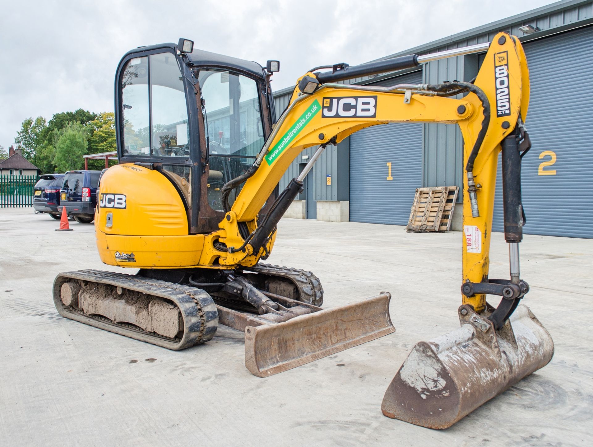 JCB 8025 ZTS 2.5 tonne zero tail swing rubber tracked mini excavator Year: 2013 S/N: 2226194 - Image 2 of 20