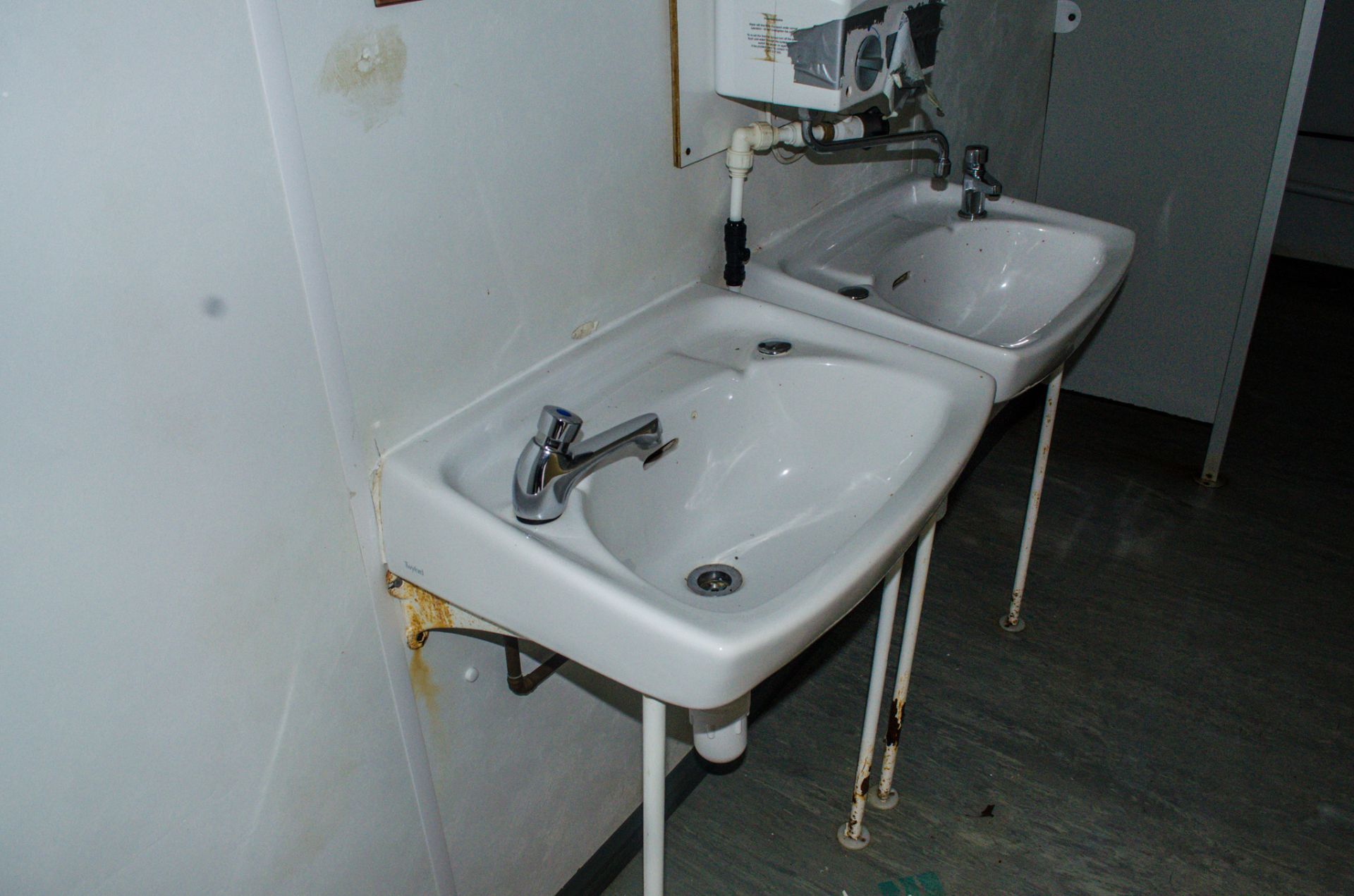 32 ft x 10 ft steel anti-vandal jack leg toilet site unit  Comprising of: Gents toilet (2 - urinals, - Image 8 of 13
