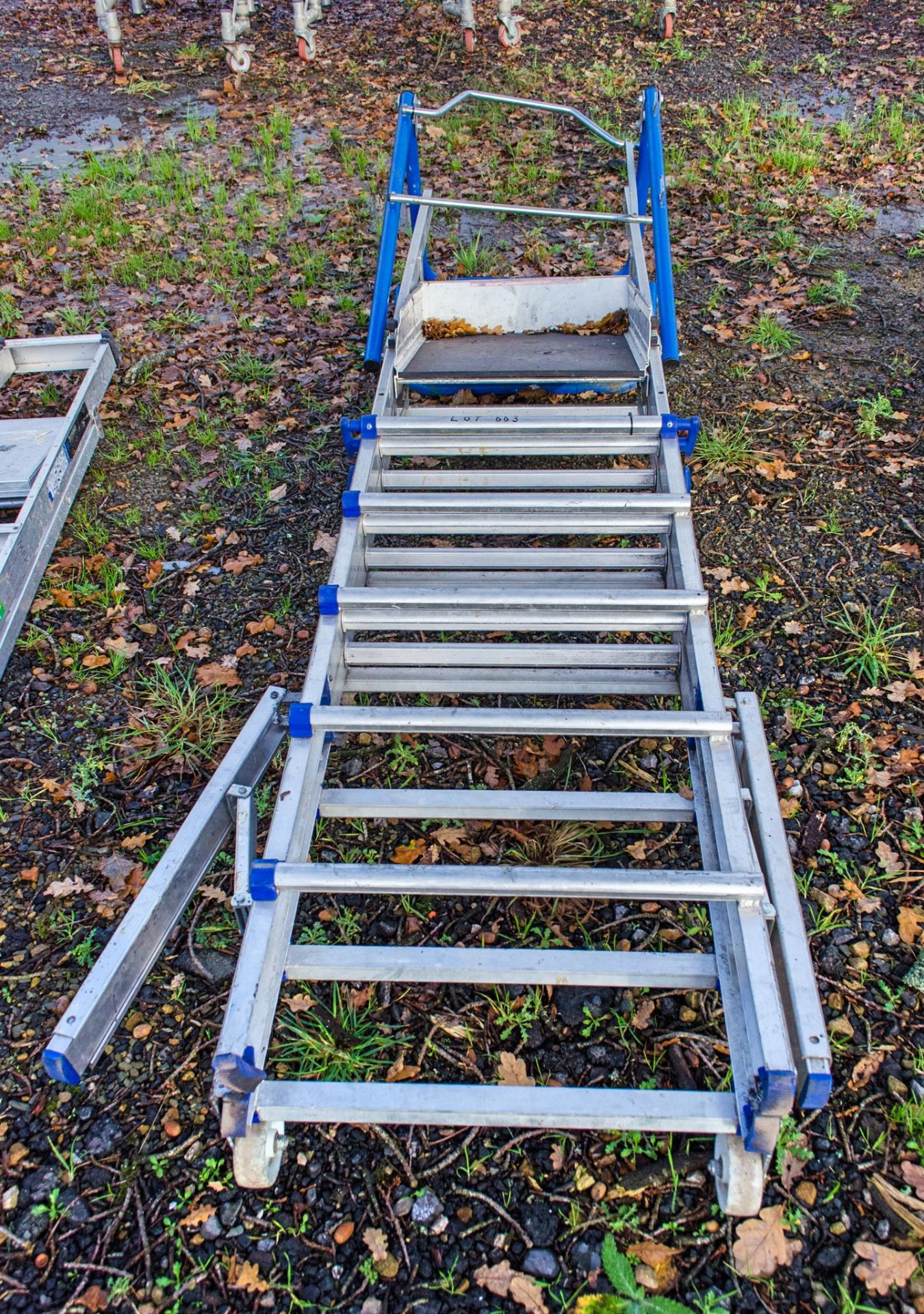 Clow adjustable aluminium step ladder A980321