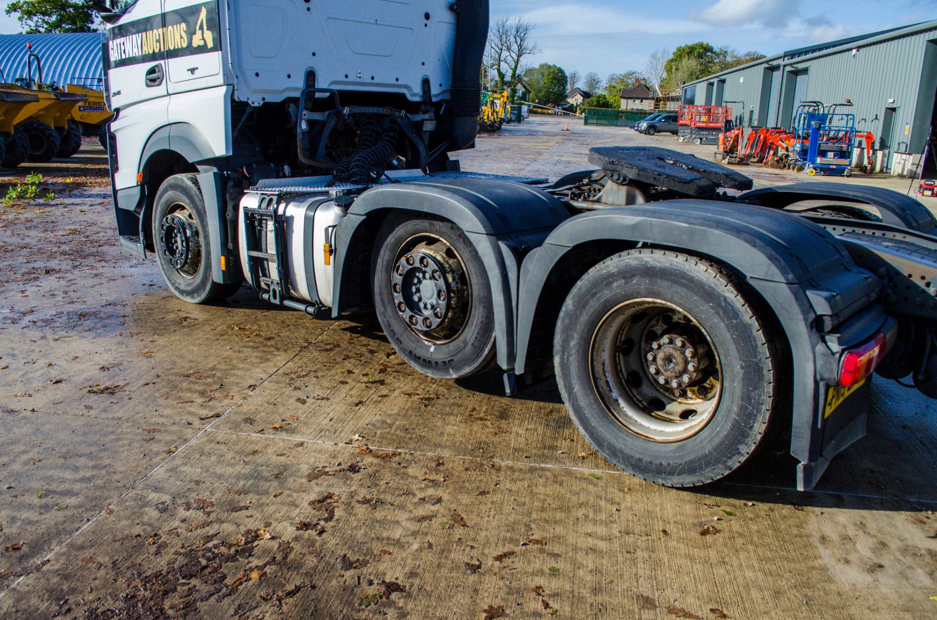 Mercedes Benz 2545 6x2 mid-lift tractor unit Registration Number: PNI5 EPY Date of Registration: - Image 9 of 22