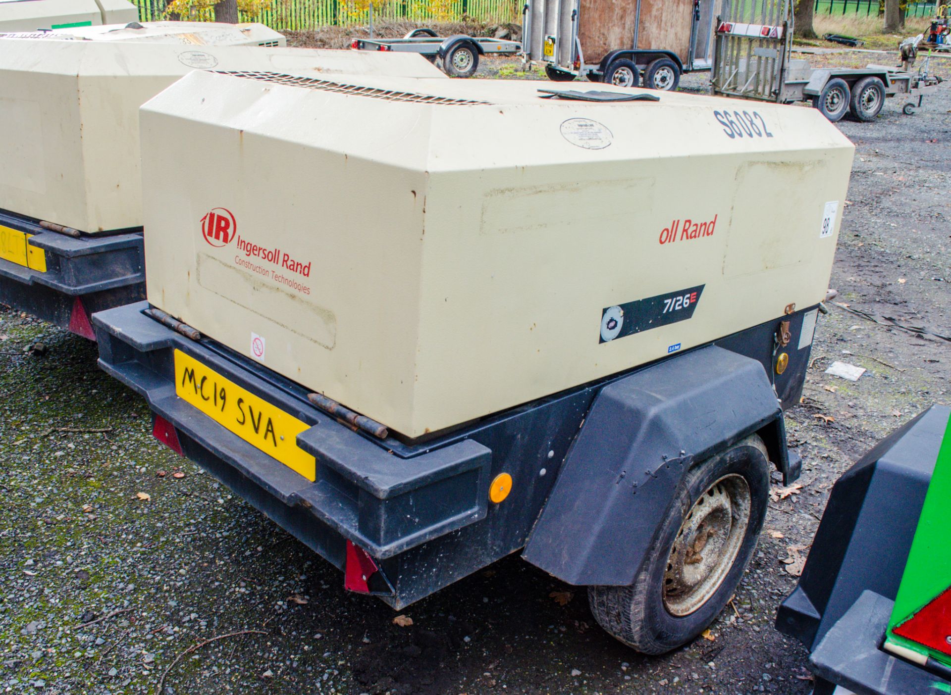 Ingersoll Rand 7/26E diesel driven fast tow air compressor Year: 2006 S/N: 107140 Recorded Hours: - Image 2 of 8