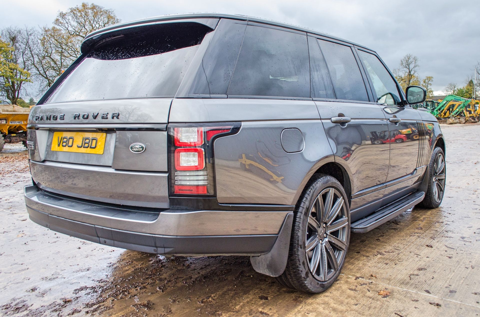 Range Rover Vogue 4.4 SDV8 4 wheel drive auto estate car Registration Number: V80 JBD Date of - Image 3 of 36