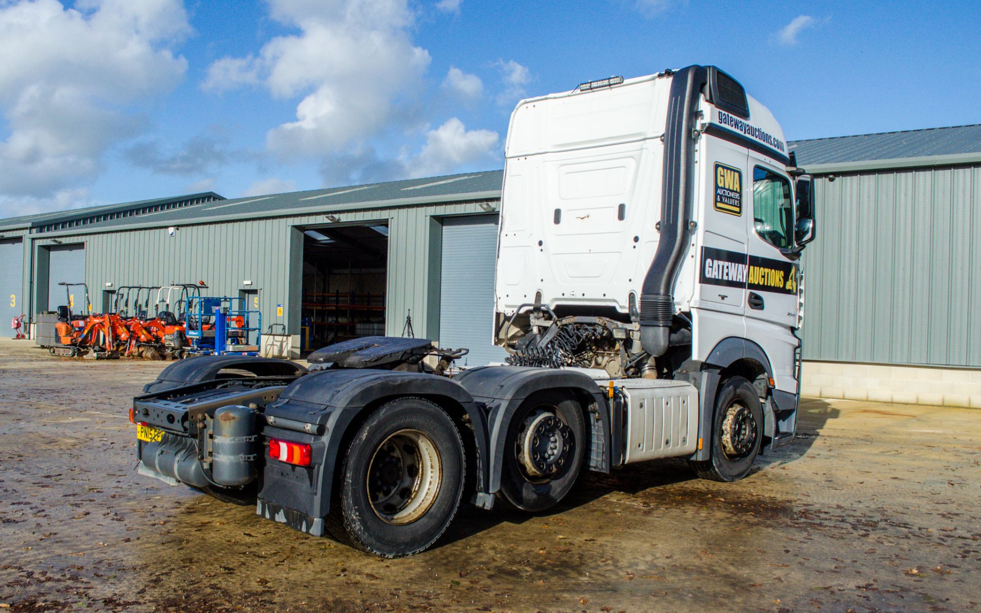 Mercedes Benz 2545 6x2 mid-lift tractor unit Registration Number: PNI5 EPY Date of Registration: - Image 4 of 22