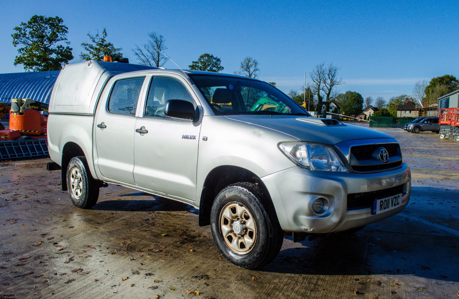 Toyota Hilux 2.5 D-4D 144 HL2 4wd double cab pick up Registration Number: R011 VZC Date of - Image 2 of 29