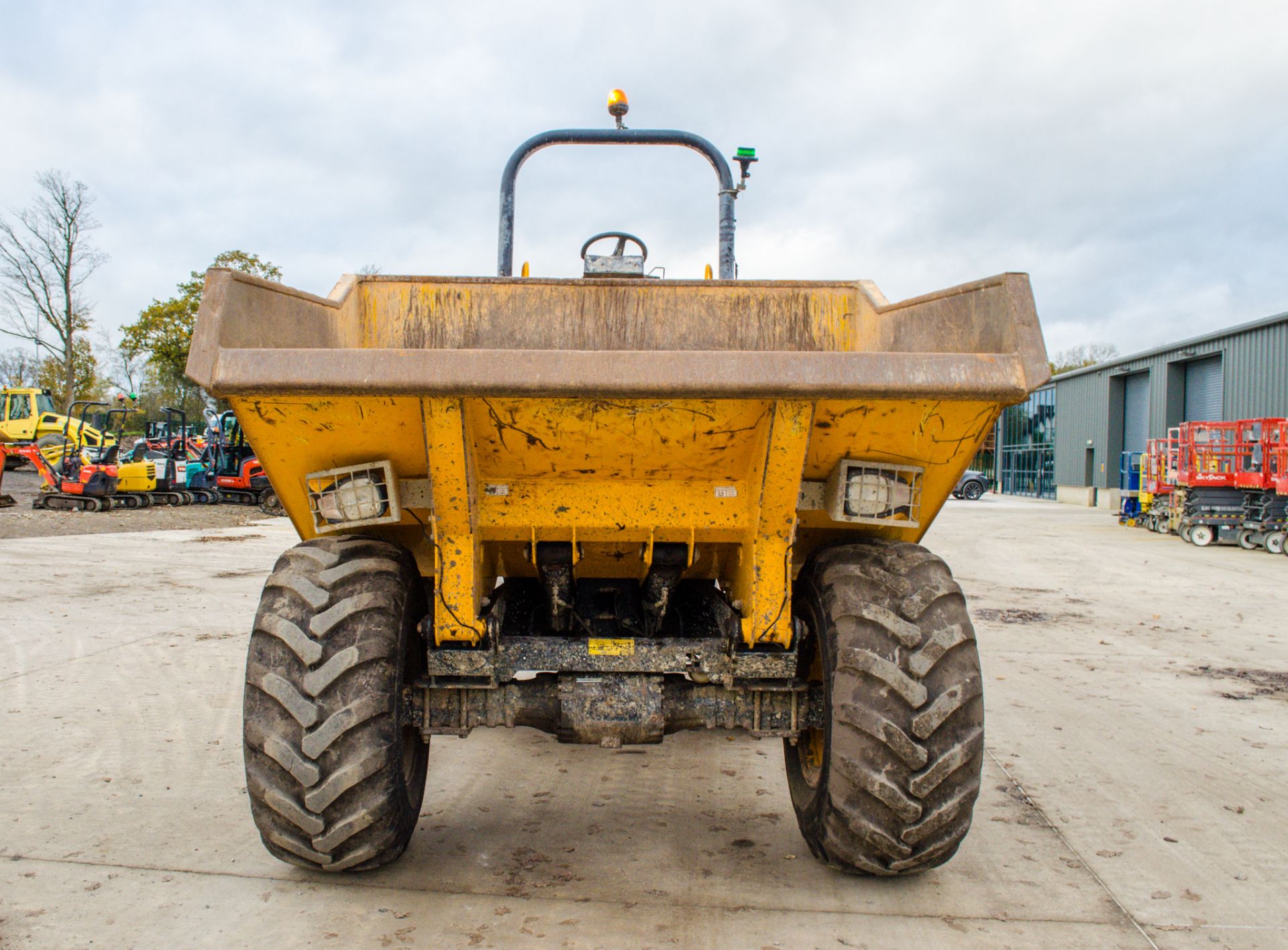 JCB 9 tonne straight skip dumper Year: 2015 S/N: RM7893 Recorded Hours: 2064 A677234 - Image 5 of 20