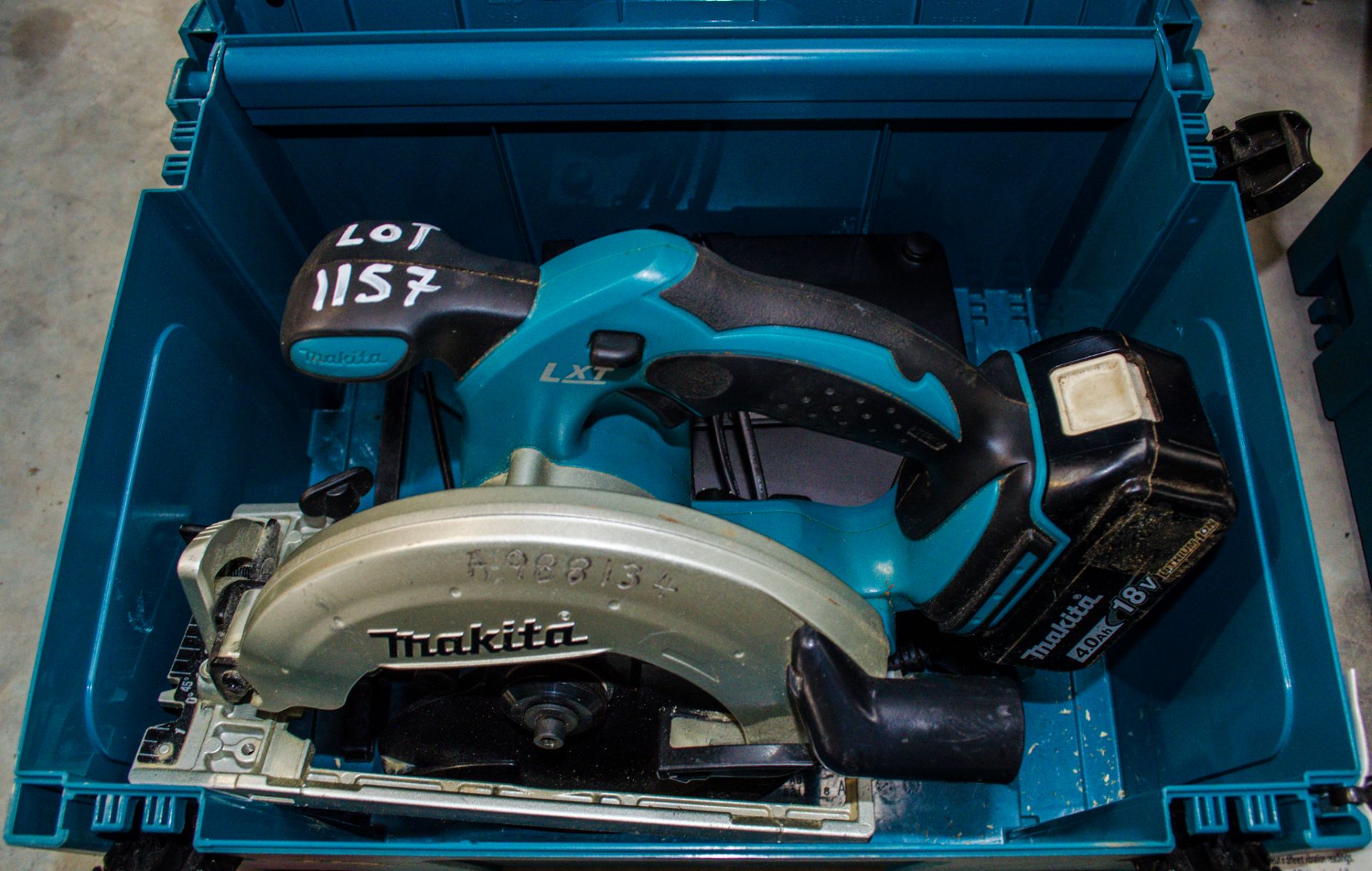 Makita DSS611 18v cordless circular saw c/w battery, charger and carry case A988134