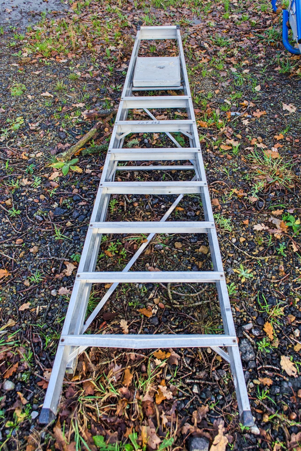 8 tread aluminium step ladder A742966