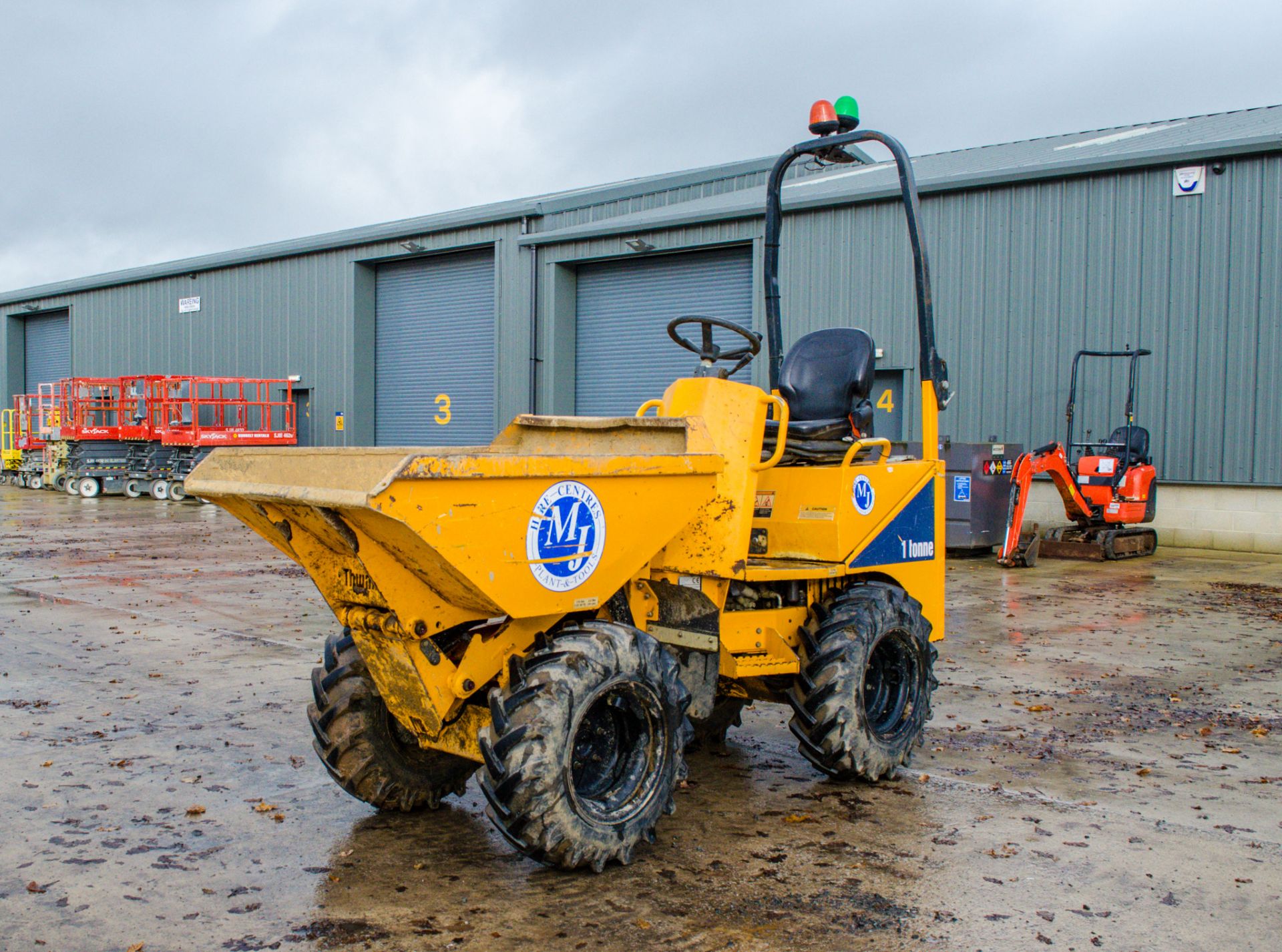 Thwaites 1 tonne hi-tip dumper Year: 2014 S/N: 17D778 Recorded Hours: 1212 3241543