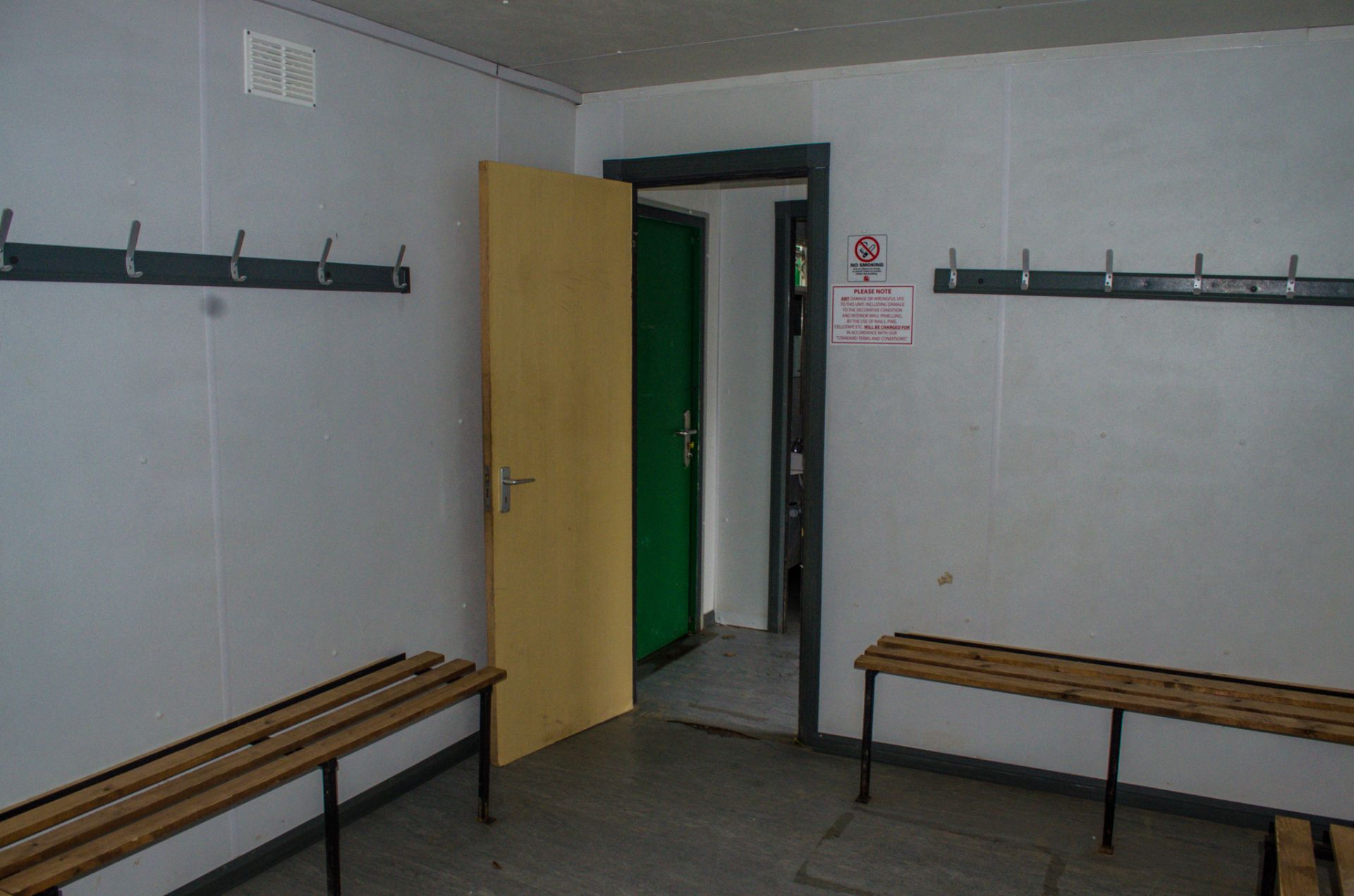 32 ft x 10 ft steel anti-vandal jack leg toilet site unit  Comprising of: Gents toilet (2 - urinals, - Image 13 of 13