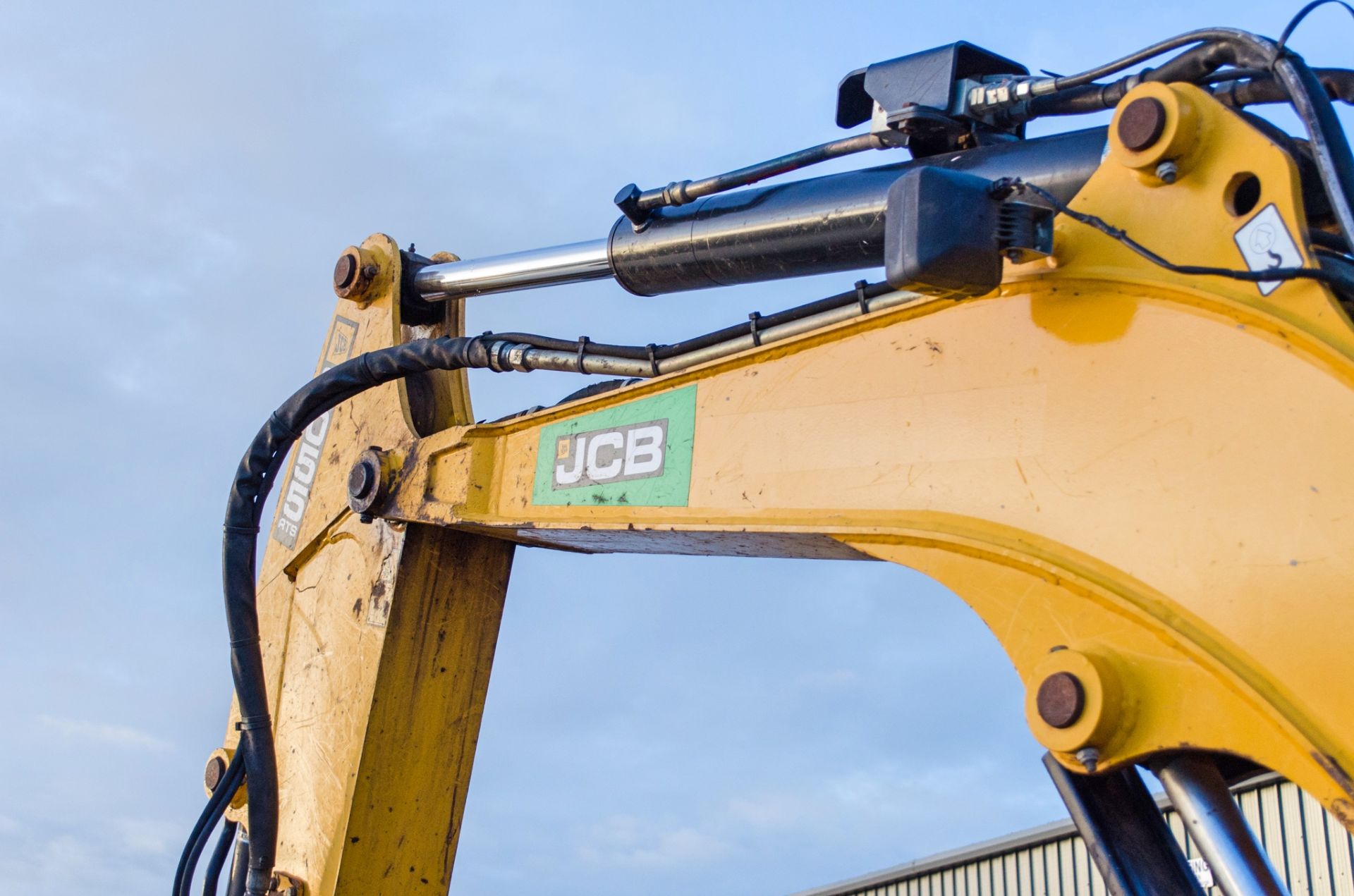 JCB 8055 RTS 5.5 tonne rubber tracked excavator Year: 2015 S/N: 2426207 Recorded Hours: 3404 - Image 16 of 23