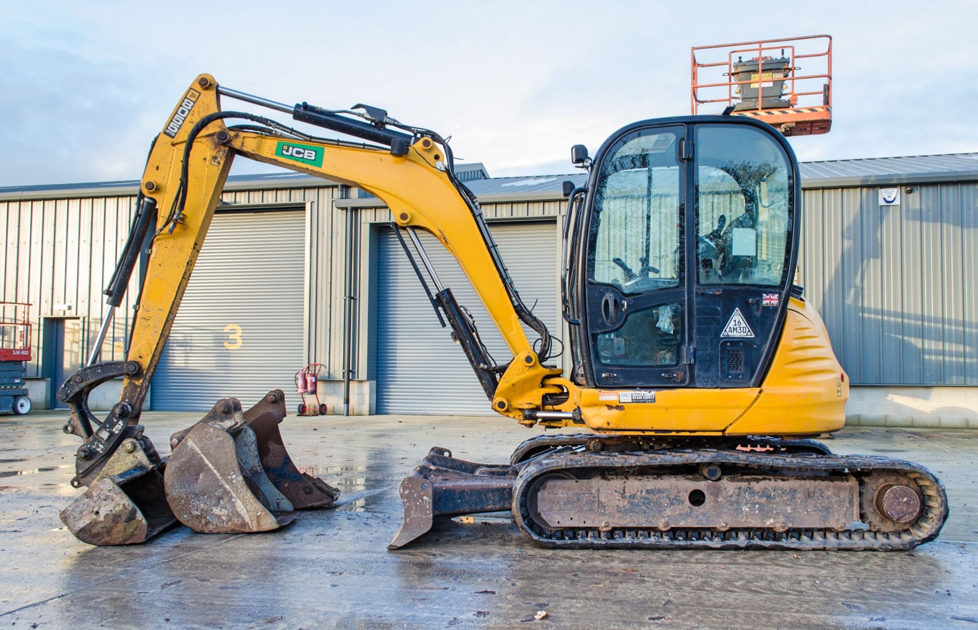 JCB 8055 RTS 5.5 tonne rubber tracked excavator Year: 2015 S/N: 2426207 Recorded Hours: 3404 - Image 7 of 23