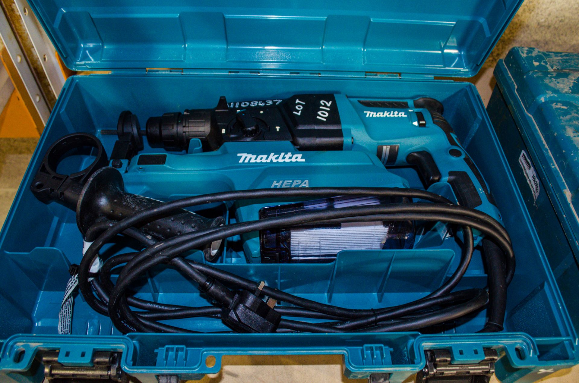 Makita HR2650 240v SDS rotary hammer drill c/w dust collector and carry case A1108437