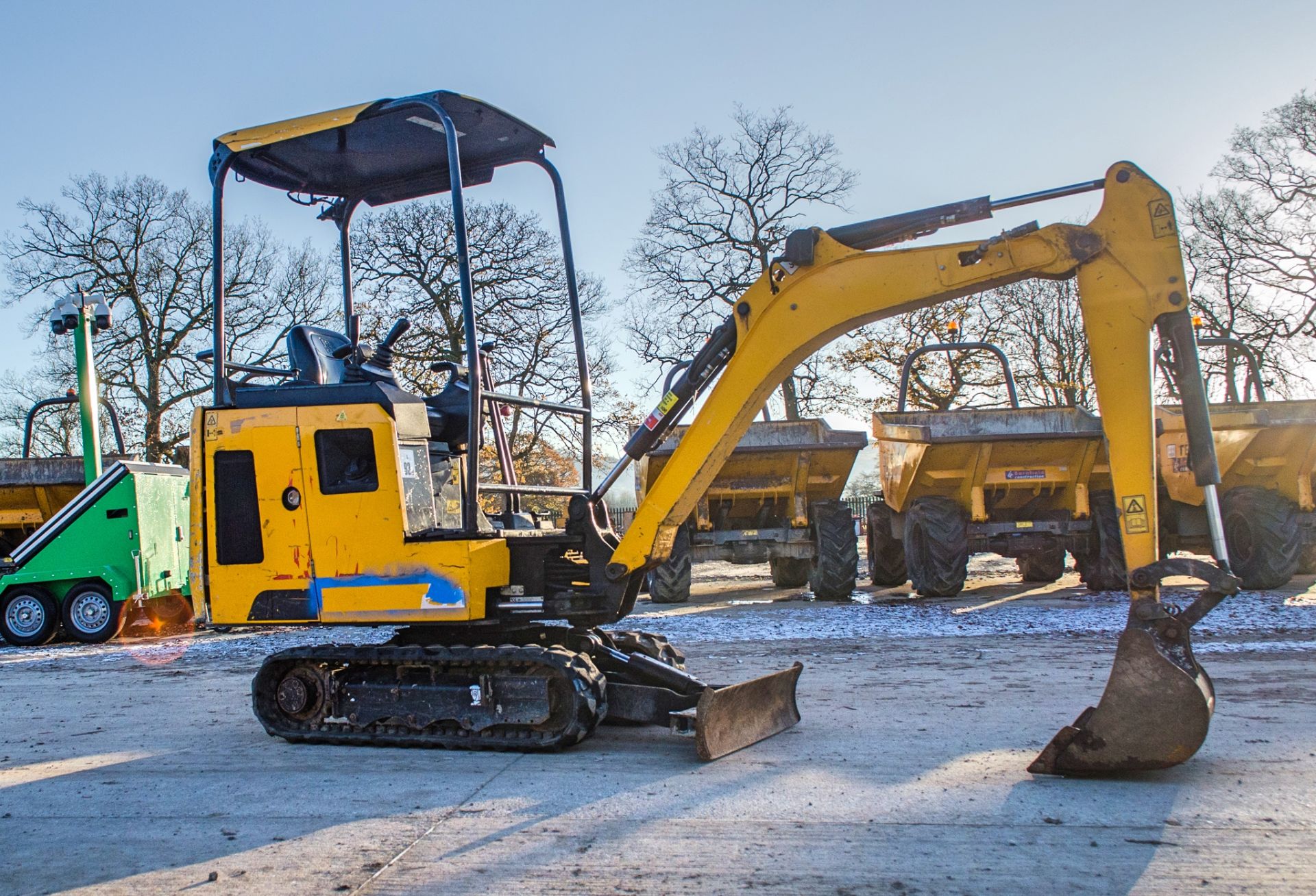 JCB 15C-2 1.5 tonne rubber tracked mini excavator Year: 2018 S/N: 2709988 Recorded hours: 954 Blade, - Image 7 of 21