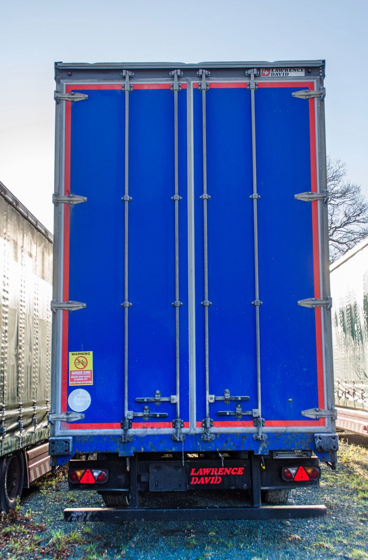 Lawrence David 13.6 metre x 4.7 metre high tri-axle curtain side trailer Year: 2015 VIN: - Image 6 of 14