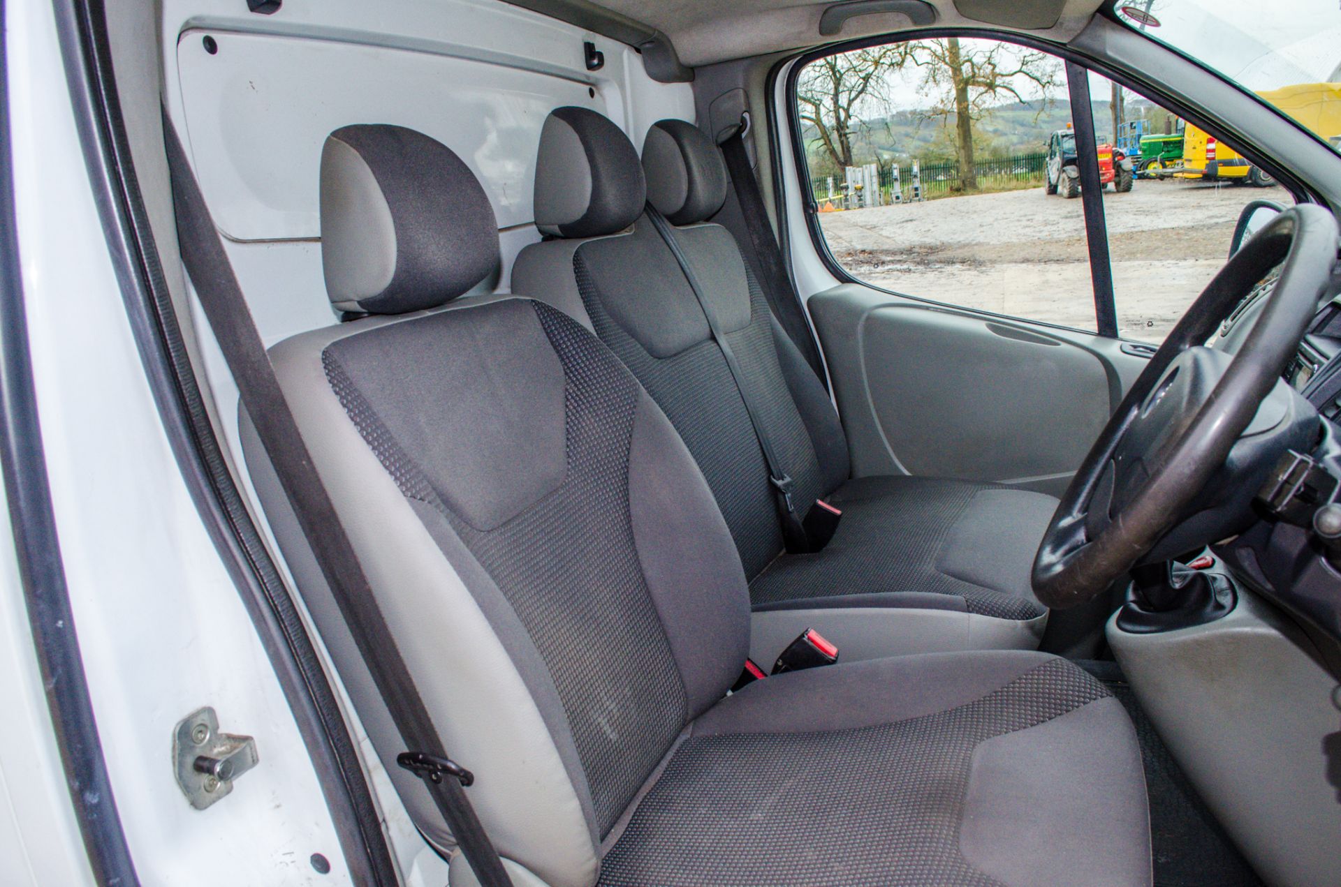 Vauxhall Vivaro 2900 cdti 2.0 diesel LWB panel van Reg No: PO14 UWM Date of Registration: 18/03/2014 - Image 23 of 27