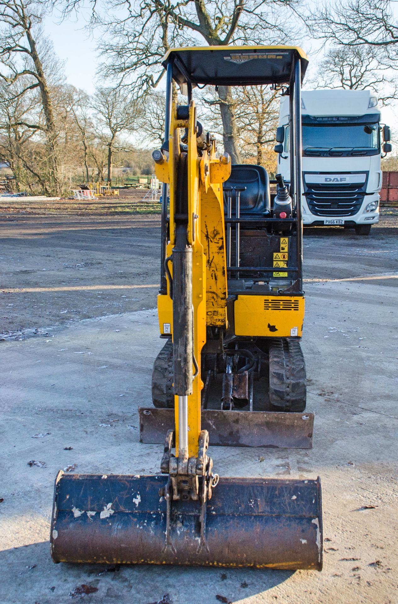 JCB 15C-2 1.5 tonne rubber tracked mini excavator Year: 2019 S/N: 2710019 Recorded hours: 927 Blade, - Image 5 of 21