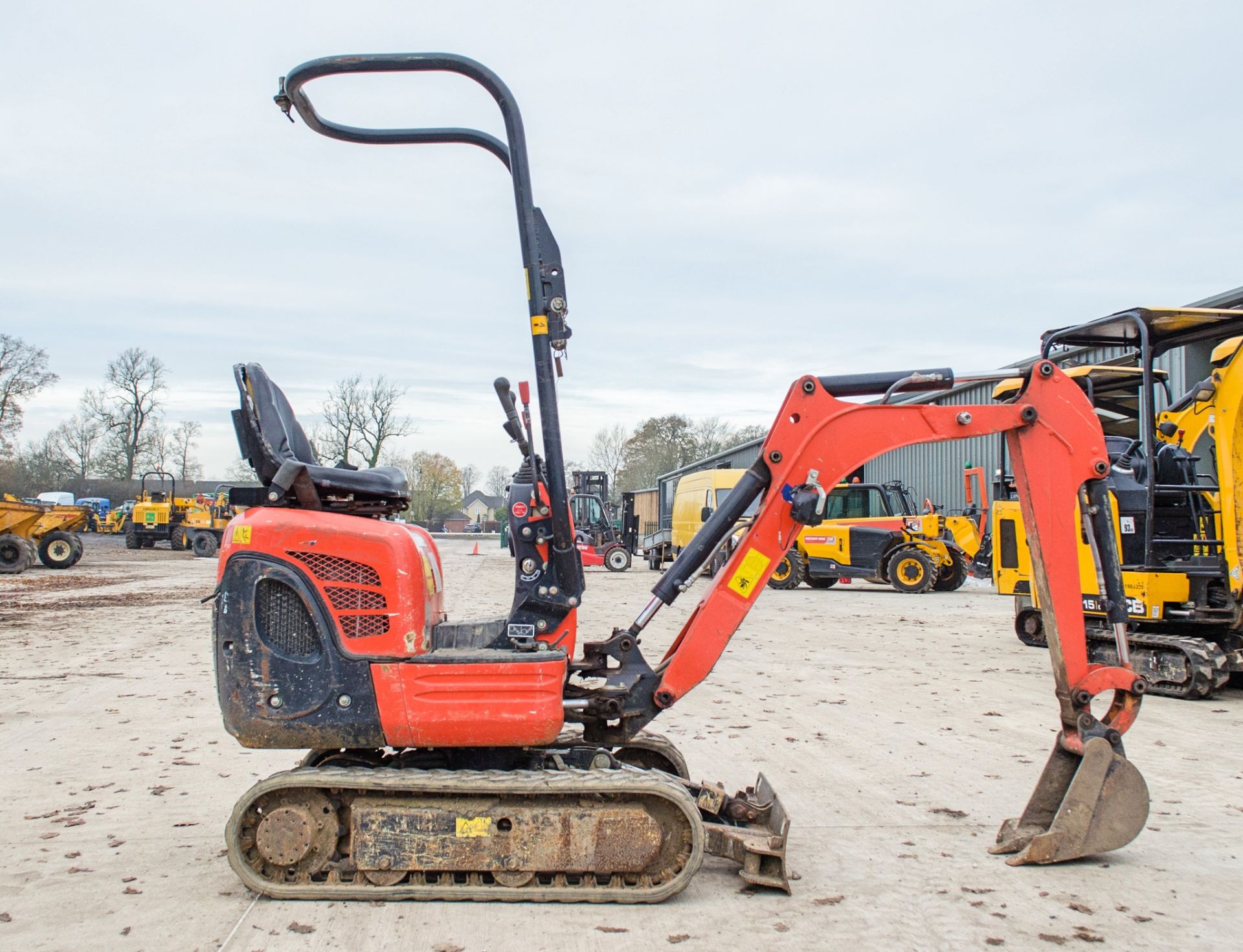 Kubota K008-3 0.8 tonne rubber tracked micro excavator Year: 2018 S/N: 31083 Recorded Hours: 930 - Image 7 of 21