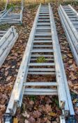 Triple stage extending aluminium ladder 33590177