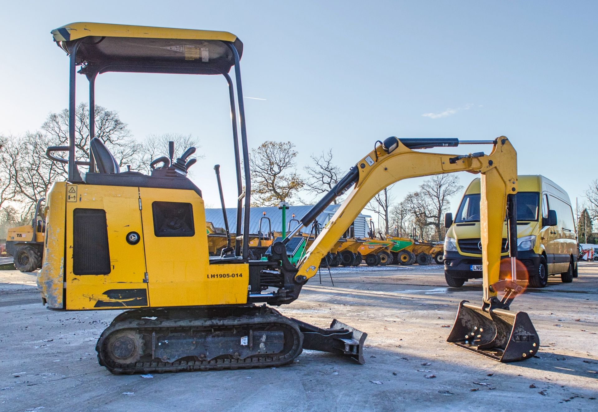JCB 15C-2 1.5 tonne rubber tracked mini excavator Year: 2019 S/N: 2710019 Recorded hours: 927 Blade, - Image 7 of 21
