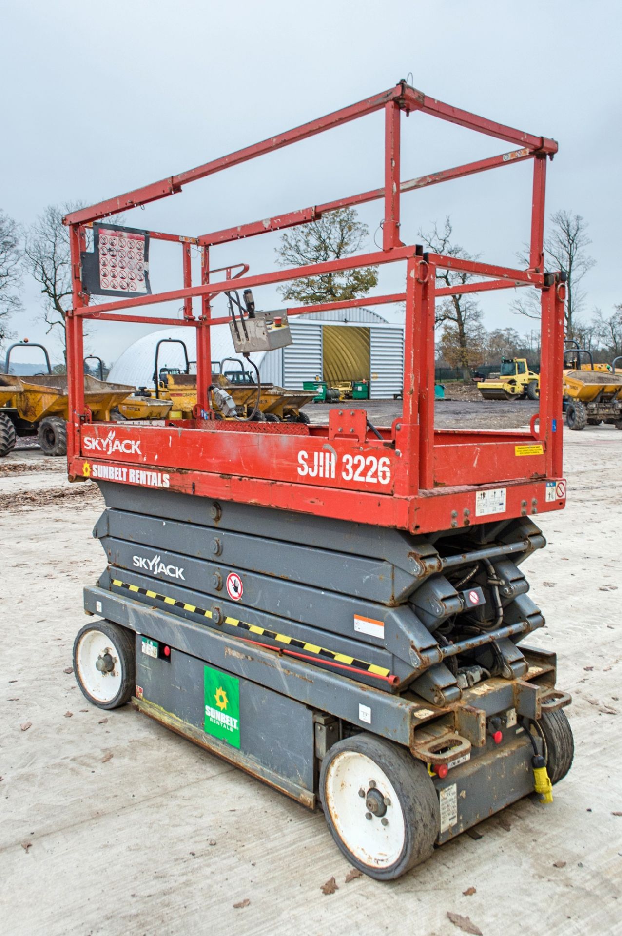 Skyjack SJIII3226 battery electric scissor lift access platform Year: 2014 S/N: 27018415 - Image 2 of 7