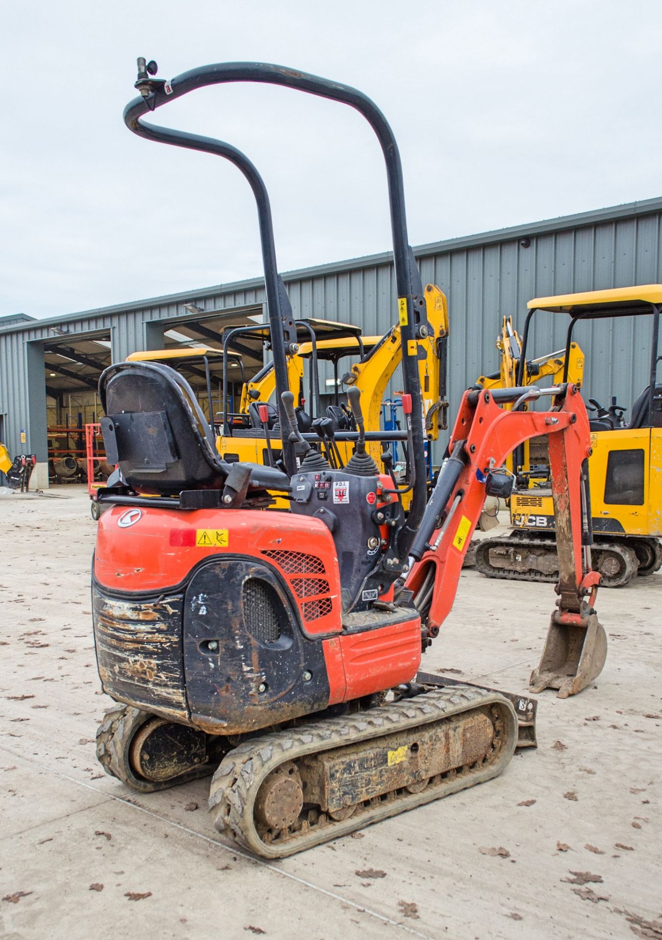 Kubota K008-3 0.8 tonne rubber tracked micro excavator Year: 2018 S/N: 31083 Recorded Hours: 930 - Image 3 of 21