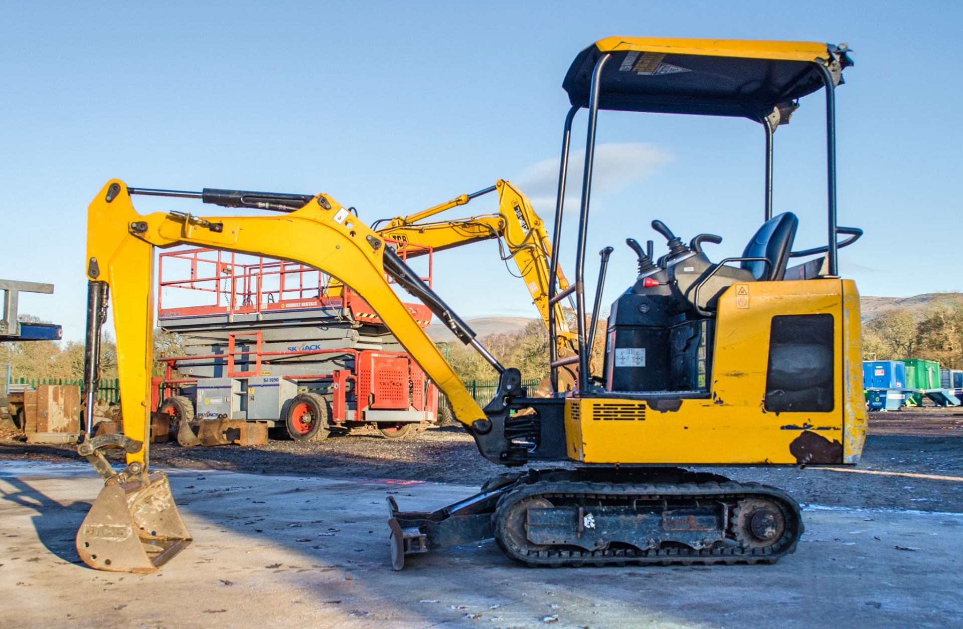 JCB 15C-2 1.5 tonne rubber tracked mini excavator Year: 2019 S/N: 2710019 Recorded hours: 927 Blade, - Image 8 of 21