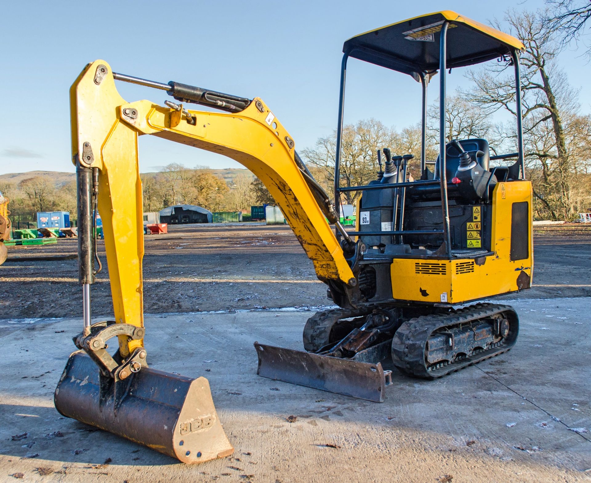 JCB 15C-2 1.5 tonne rubber tracked mini excavator Year: 2019 S/N: 2710019 Recorded hours: 927 Blade,