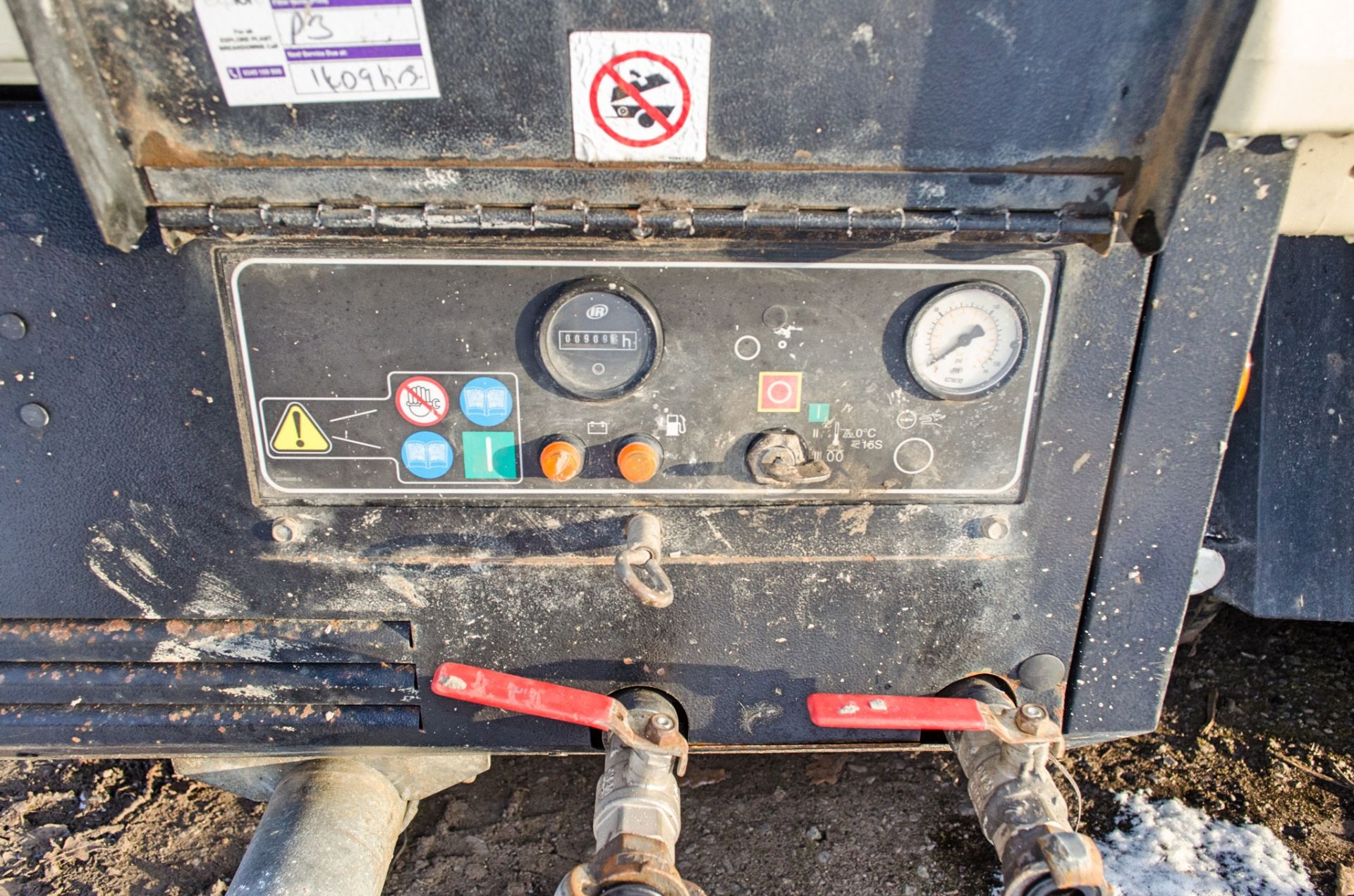 Doosan 741+ diesel driven fast tow air compressor Year: 2012 S/N: 431083 Recorded hours: 909 AC438 - Image 7 of 8