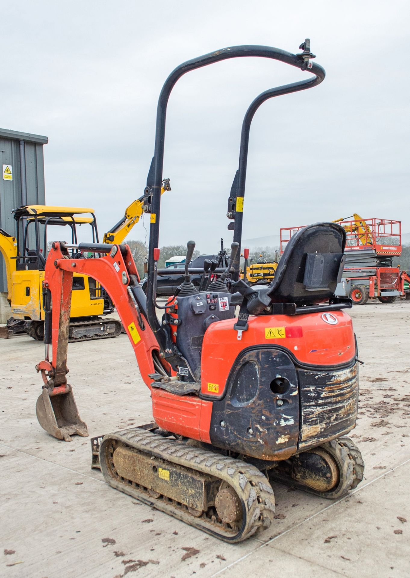 Kubota K008-3 0.8 tonne rubber tracked micro excavator Year: 2018 S/N: 31083 Recorded Hours: 930 - Image 4 of 21