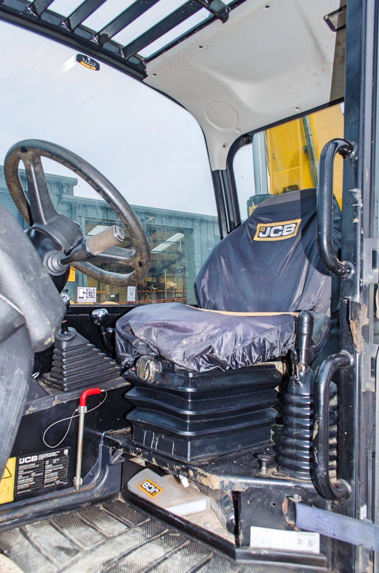 JCB 540-140 14 metre Hi-Viz telescopic handler Year: 2018 S/N: 2730059 Recorded Hours: 2613 E329275 - Image 19 of 23