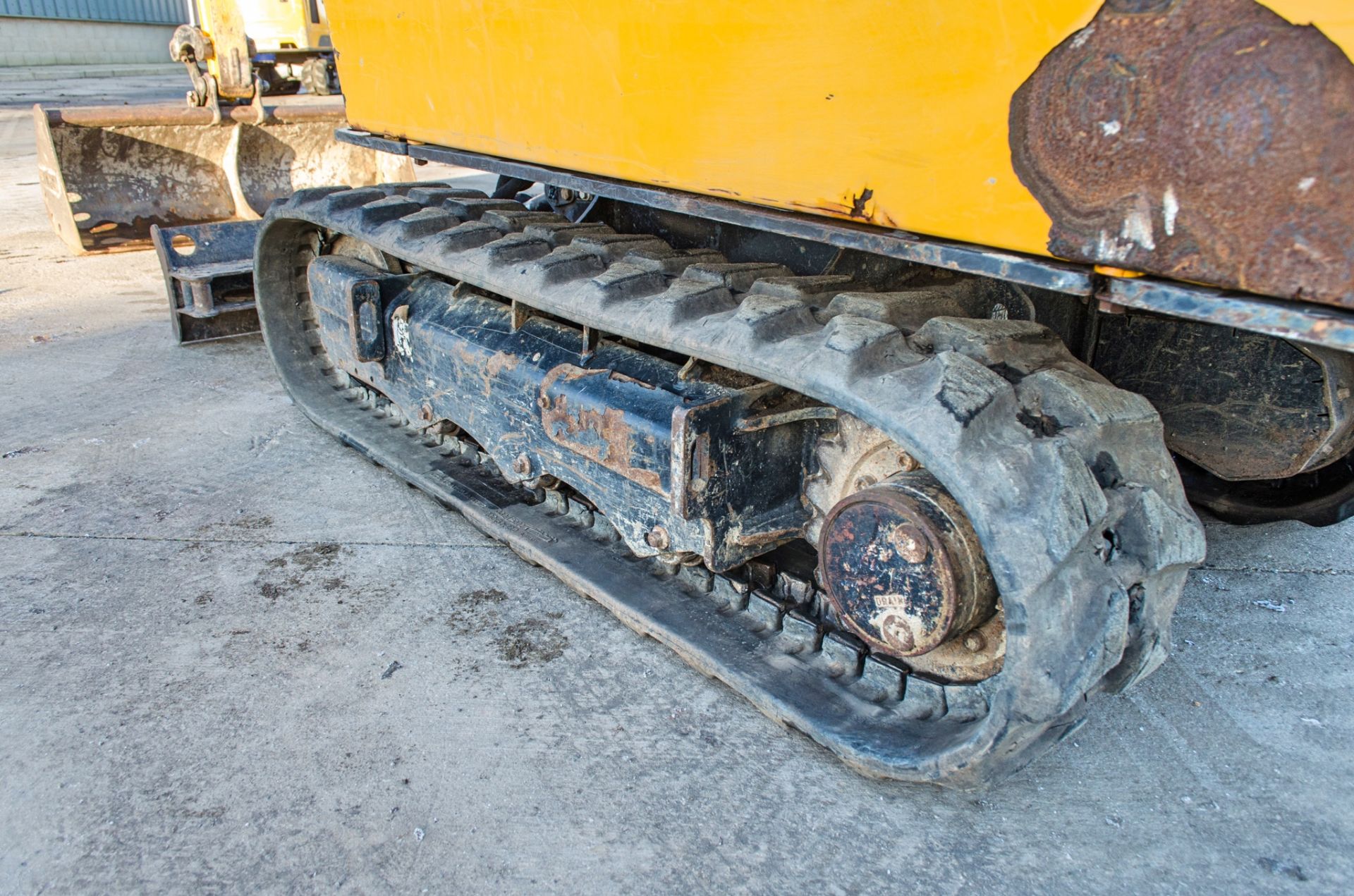 JCB 15C-2 1.5 tonne rubber tracked mini excavator Year: 2019 S/N: 2710019 Recorded hours: 927 Blade, - Image 9 of 21