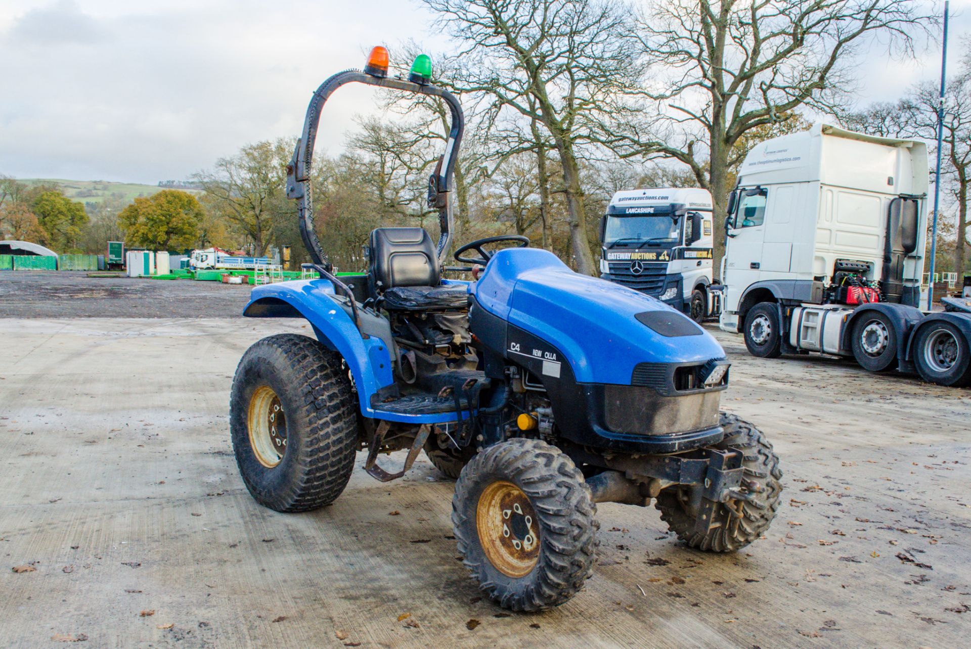 New Holland TC400 4wd diesel tractor Year: 2007 S/N: GBB525841 Recorded Hours: 2121 A438233 - Image 2 of 18