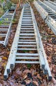 Triple stage extending aluminium ladder 33570108