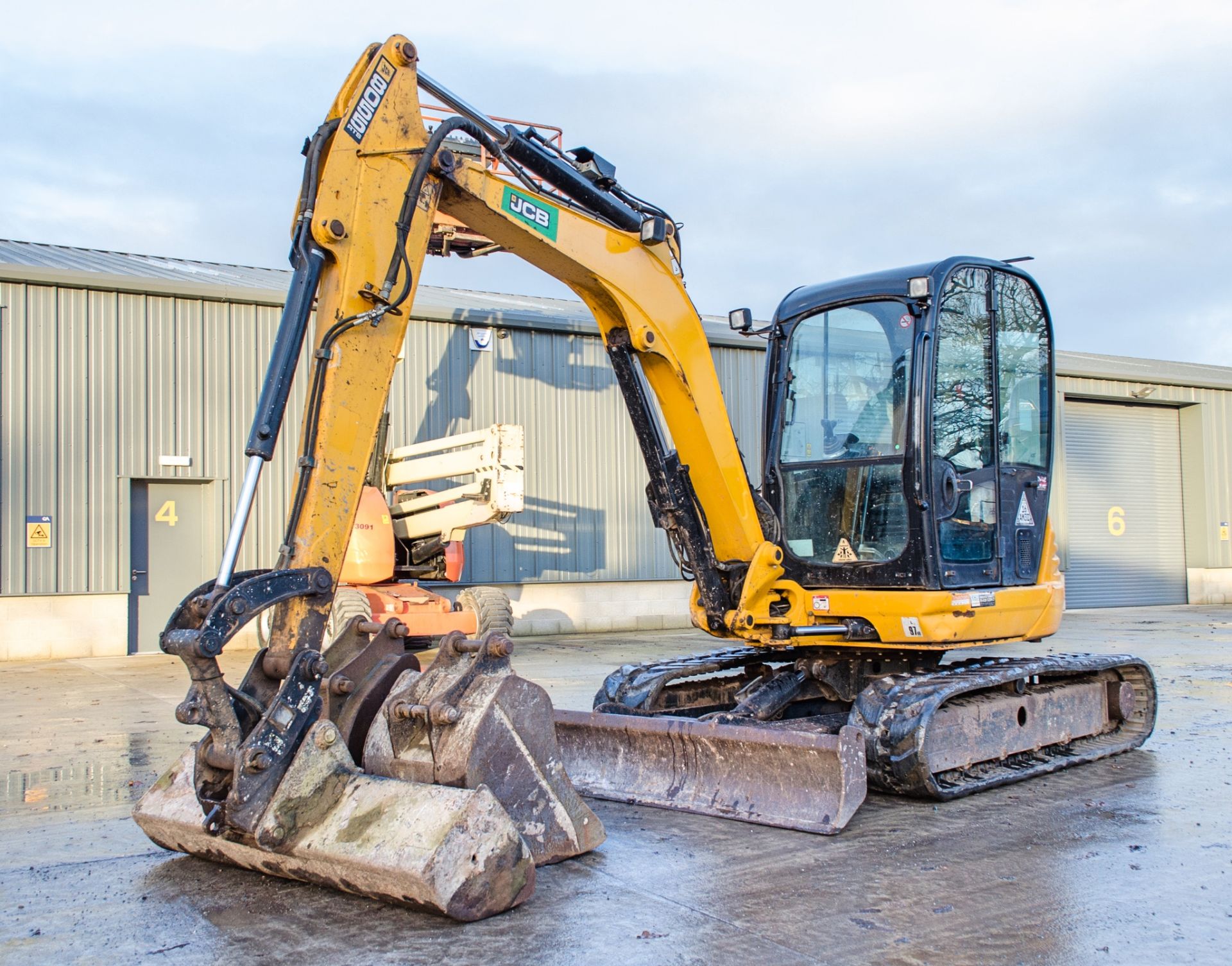 JCB 8055 RTS 5.5 tonne rubber tracked excavator Year: 2015 S/N: 2426207 Recorded Hours: 3404