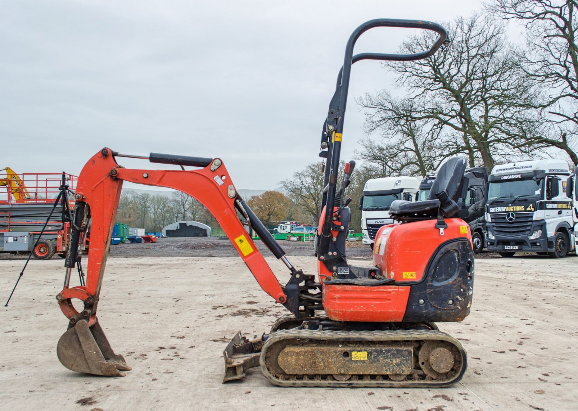Kubota K008-3 0.8 tonne rubber tracked micro excavator Year: 2018 S/N: 31083 Recorded Hours: 930 - Image 8 of 21