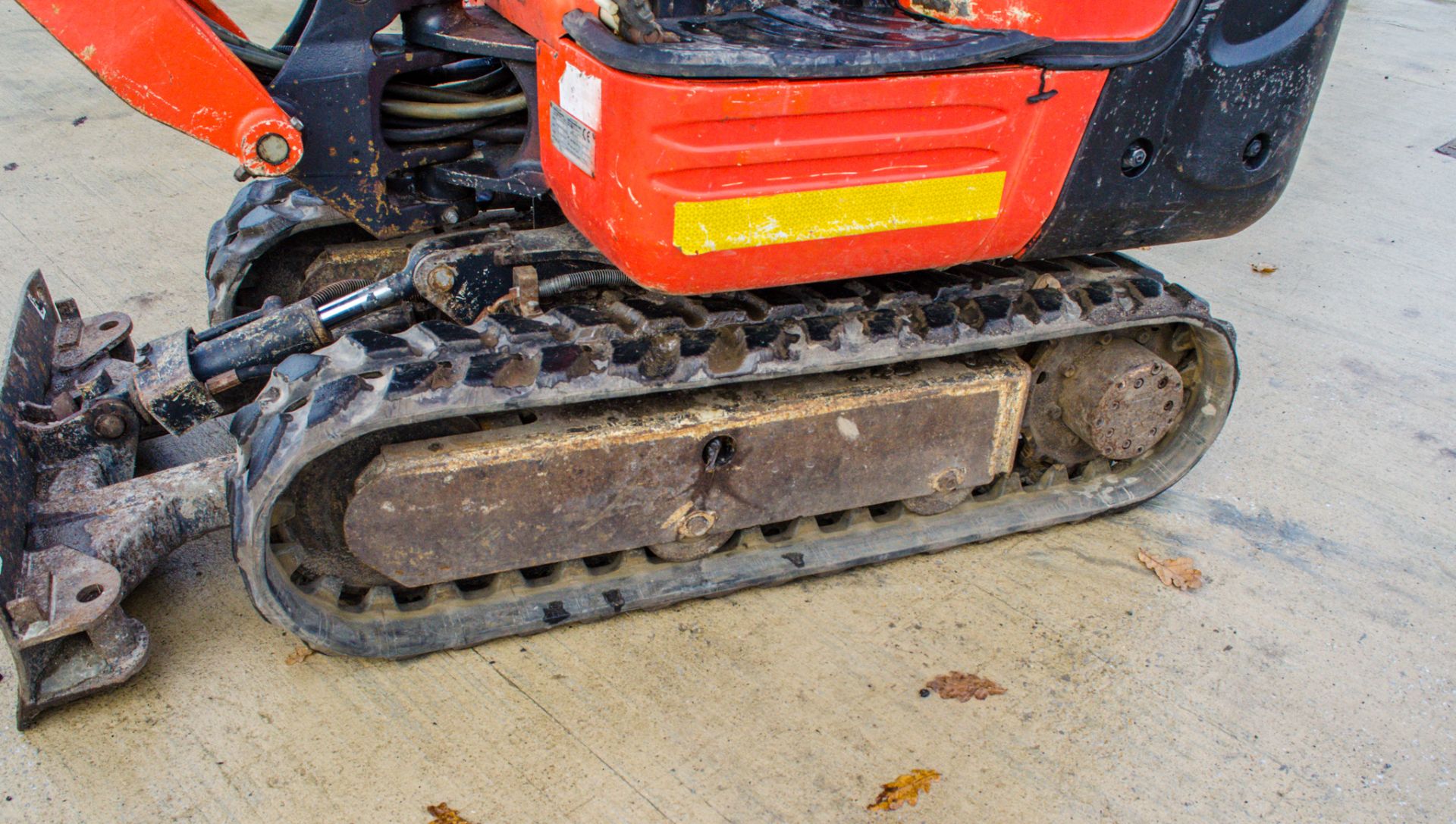 Kubota K008-3 0.8 tonne rubber tracked micro excavator Year: 2015 S/N: 26190 Recorded Hours: 1286 - Image 9 of 21