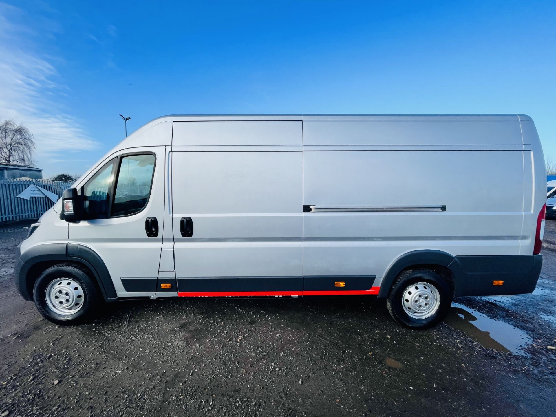 Peugeot Boxer 2.2 HDI Professional L4 H2 2016 '16 Reg' Sat Nav - Air Con - Metallic Silver - Image 11 of 24