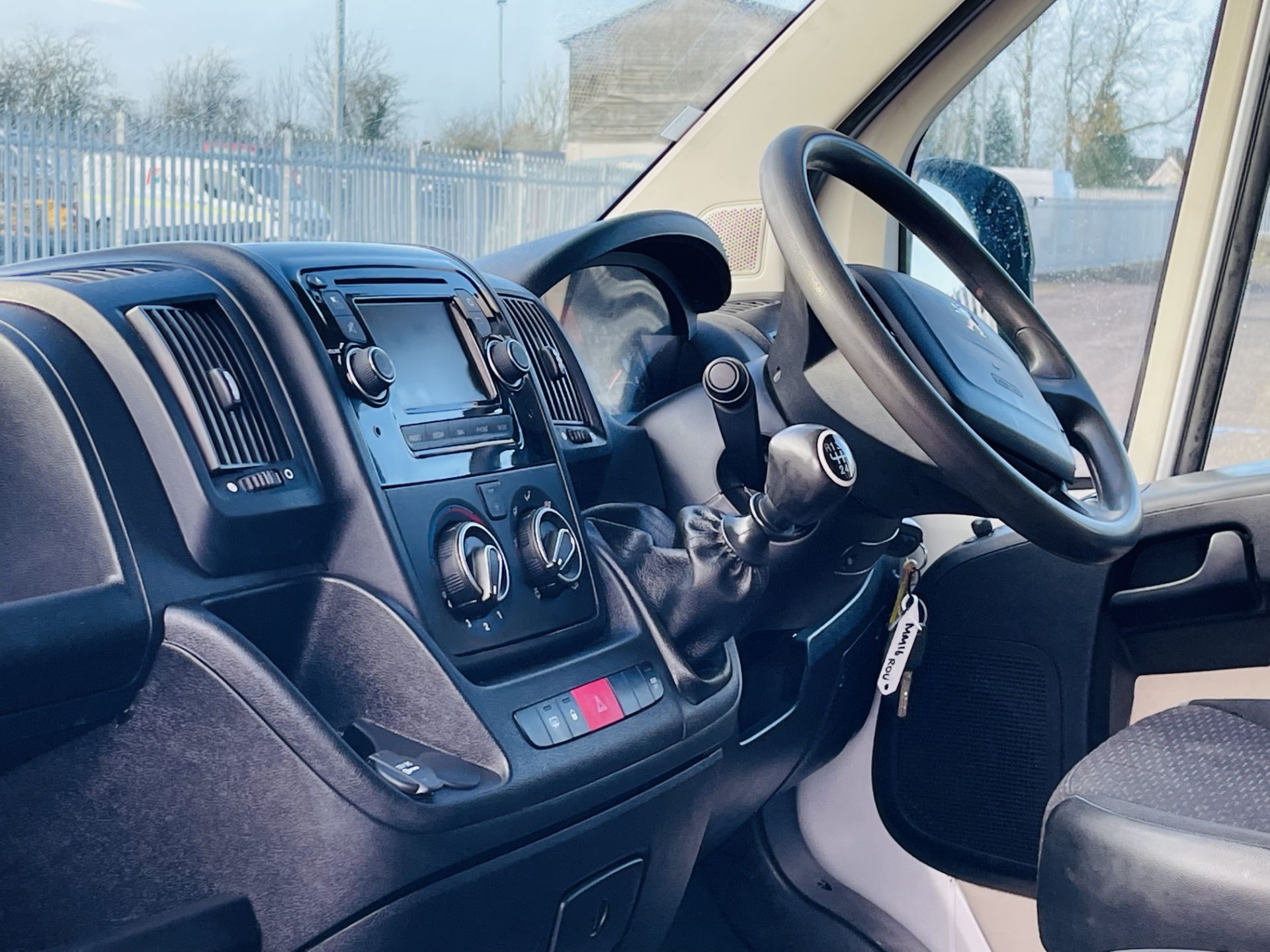 Peugeot Boxer 2.2 HDI Professional L4 H2 2016 '16 Reg' Sat Nav - Air Con - Metallic Silver - Image 8 of 24