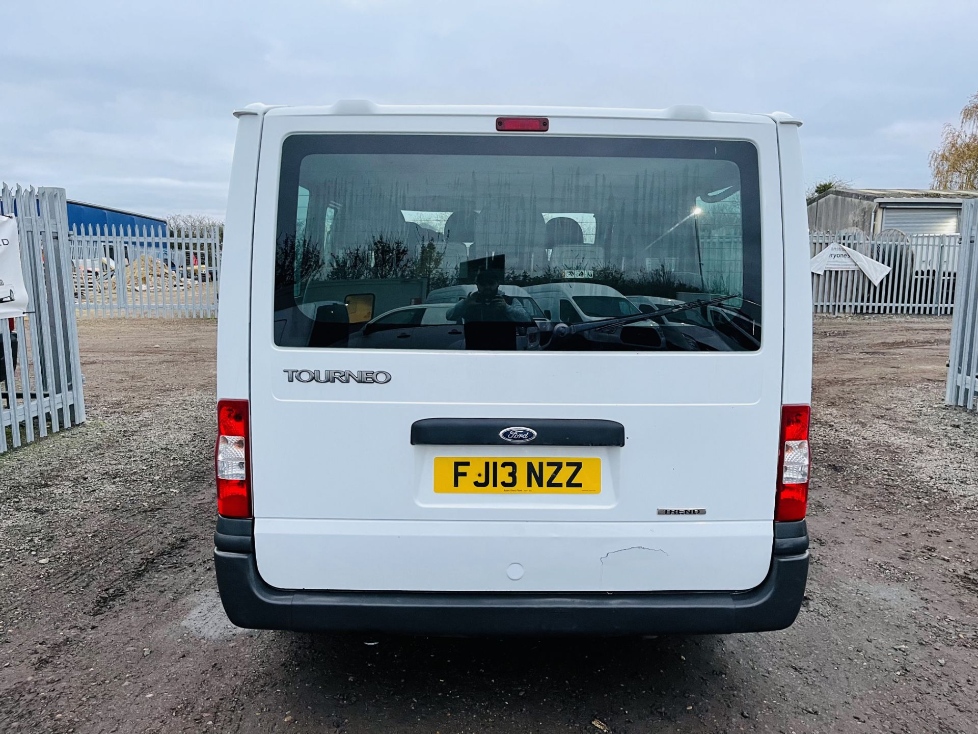 ** ON SALE ** Ford Transit Toureno 2.2 TDCI Trend 2013 '13 Reg' 9 seats - Air Con - Cruise Control - Image 13 of 25