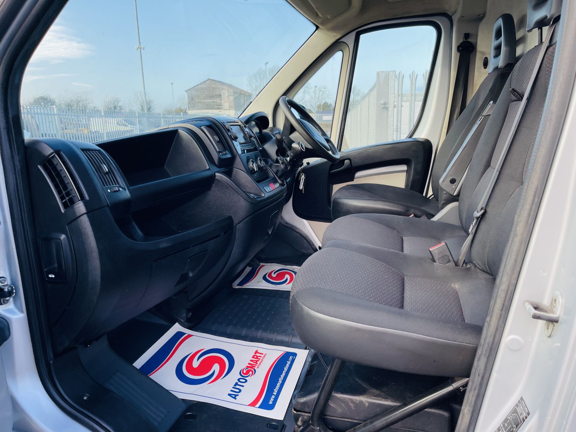 Peugeot Boxer 2.2 HDI Professional L4 H2 2016 '16 Reg' Sat Nav - Air Con - Metallic Silver - Image 9 of 24