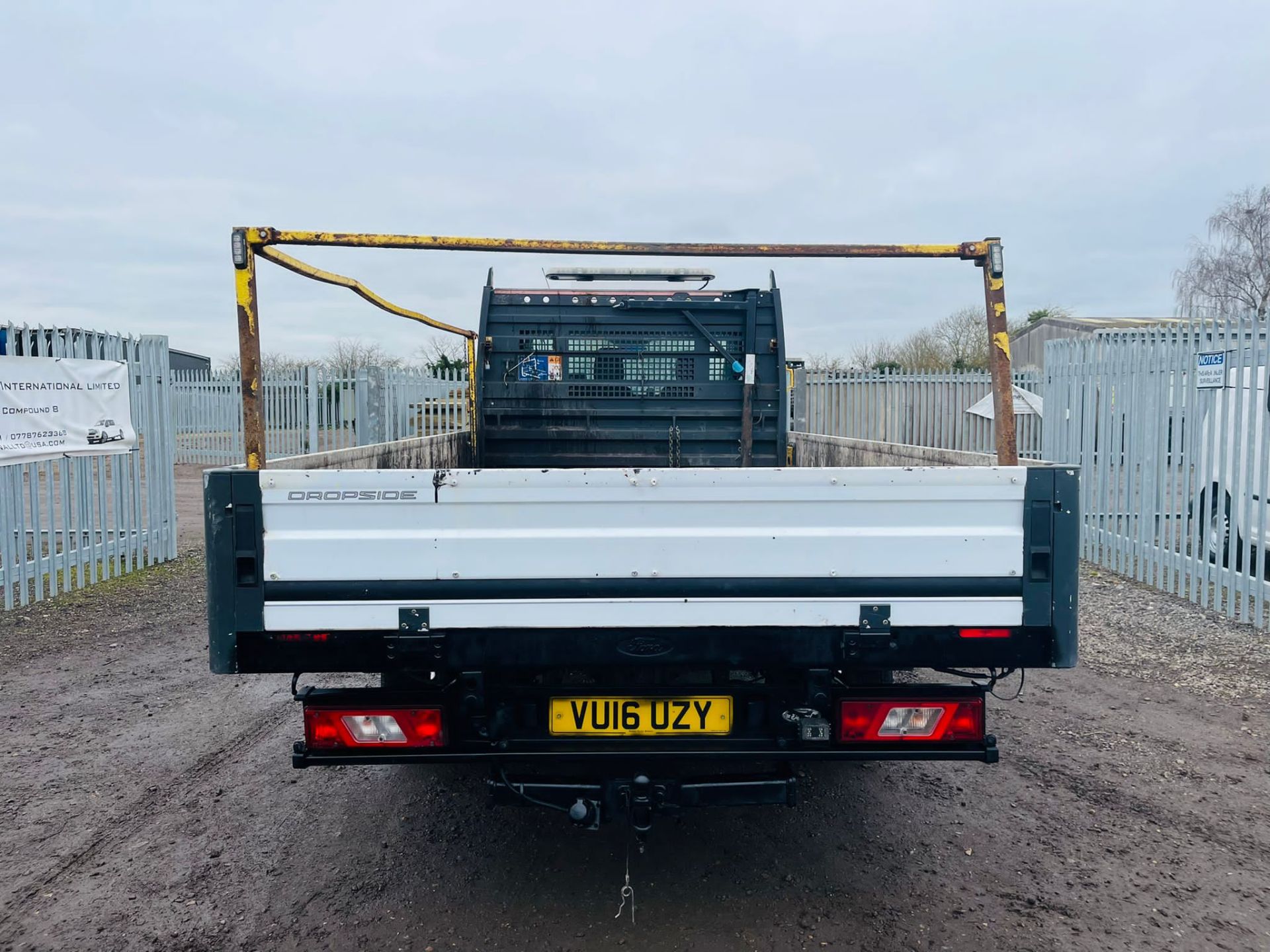 Ford Transit 2.2 TDCI 125 RWD TRW - L4 - Alloy Dropside 2016 '16 Reg' - Twin Rear Axle - Image 11 of 21