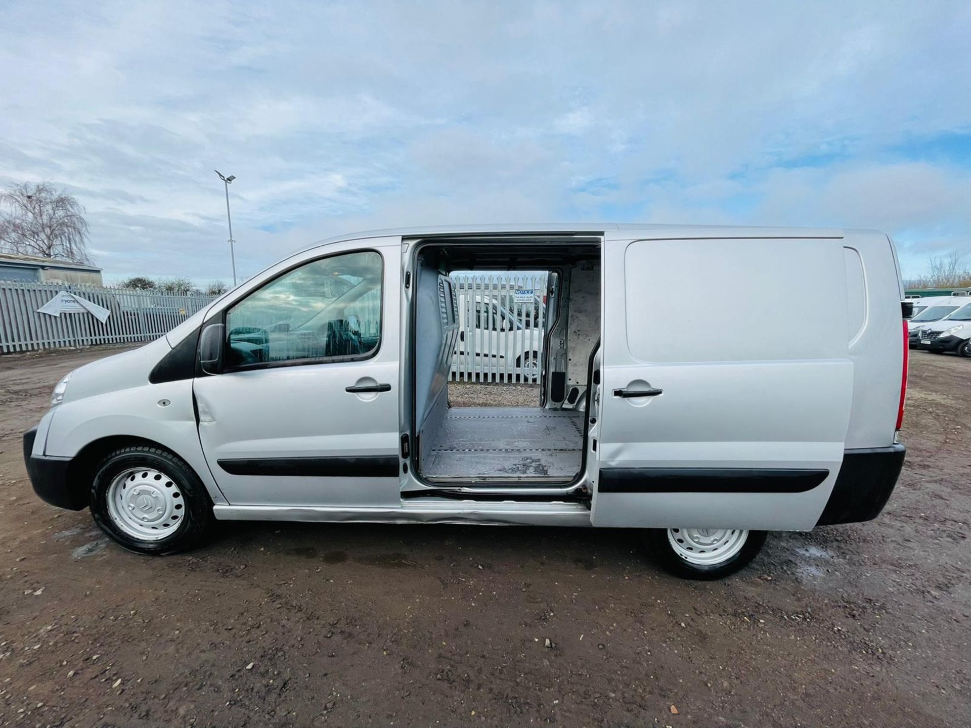 ** ON SALE ** Citreon Dispatch 2.0 HDI 125 1200 LCV L2 H1 2015 '15 Reg' Air Con - Panel Van- Silver - Image 7 of 22