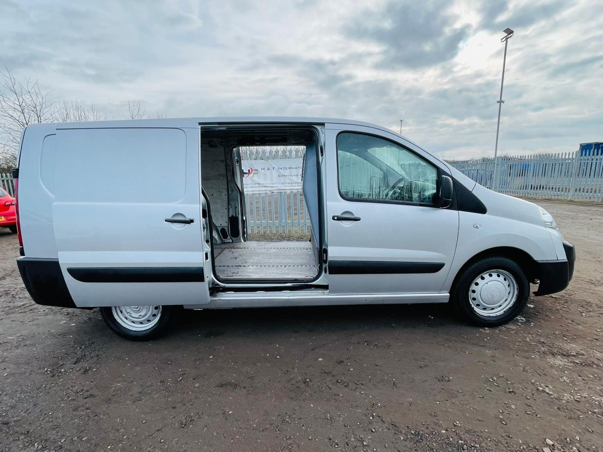 ** ON SALE ** Citreon Dispatch 2.0 HDI 125 1200 LCV L2 H1 2015 '15 Reg' Air Con - Panel Van- Silver - Image 14 of 22