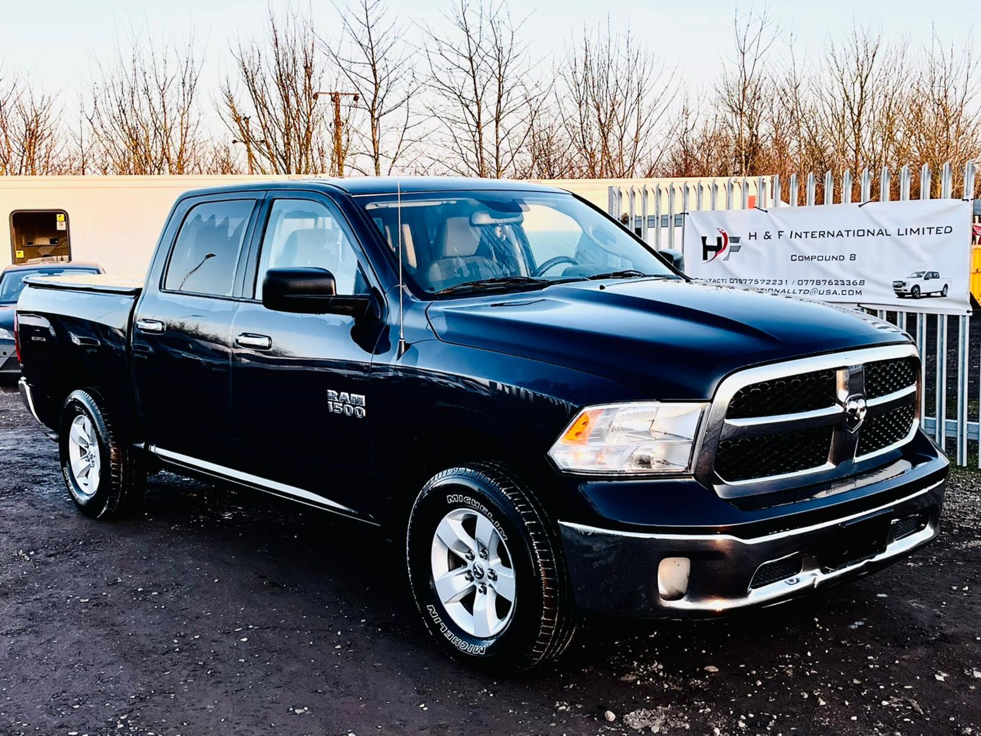 Dodge Ram 3.6L V6 1500 Crew Cab SLT ' 2015 Year ' A/C - 6 Seats - Chrome Package