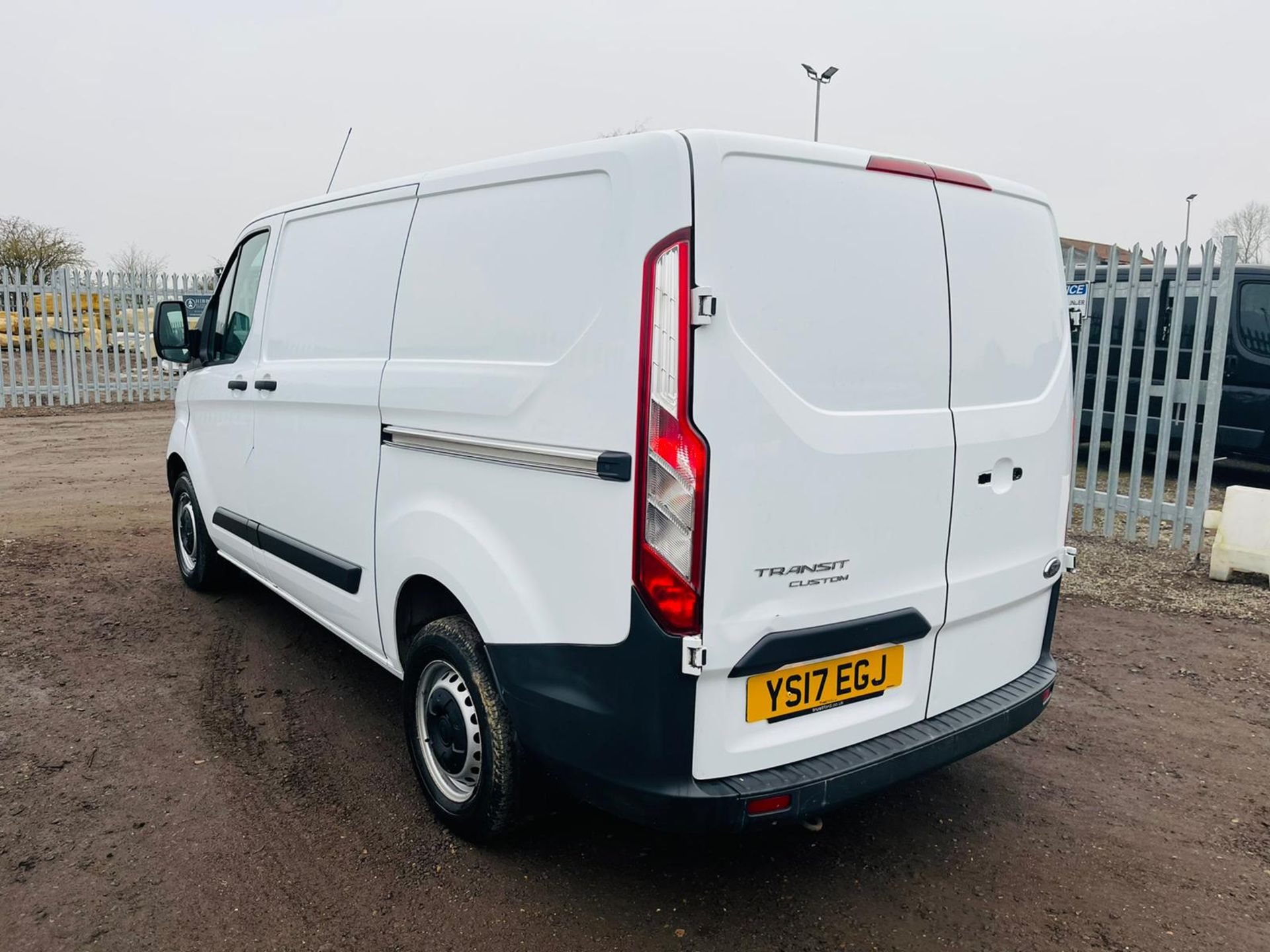 ** ON SALE ** Ford Transit Custom 270 2.0 TDCI 105 L1 H1 2017 '17 Reg' Panel Van - White - Image 11 of 25