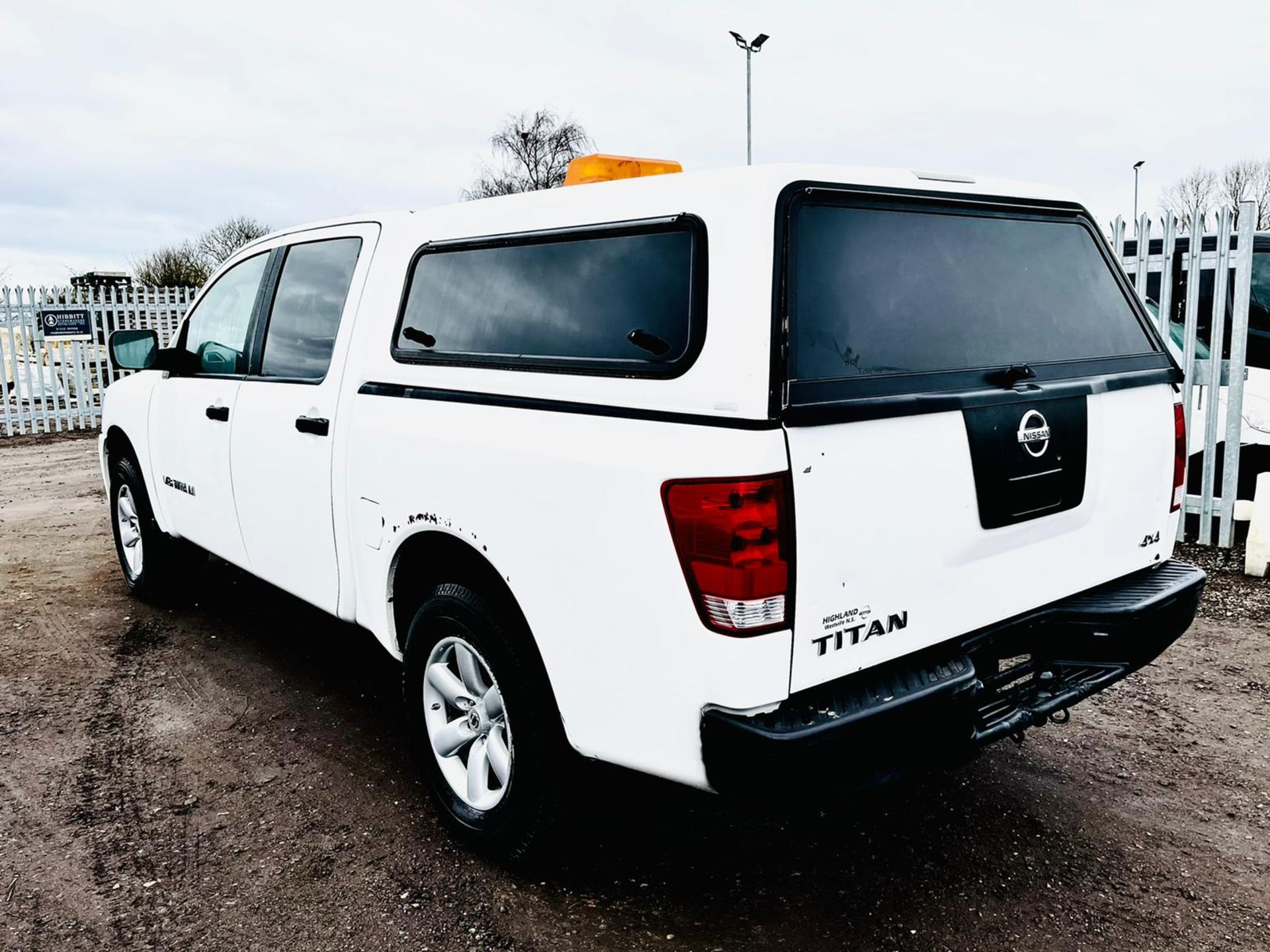 Nissan Titan 5.6L V8 Crew-Cab 4WD '2011 Year' - A/C - 6 Seats - Cruise Control - **RARE** - Image 11 of 25