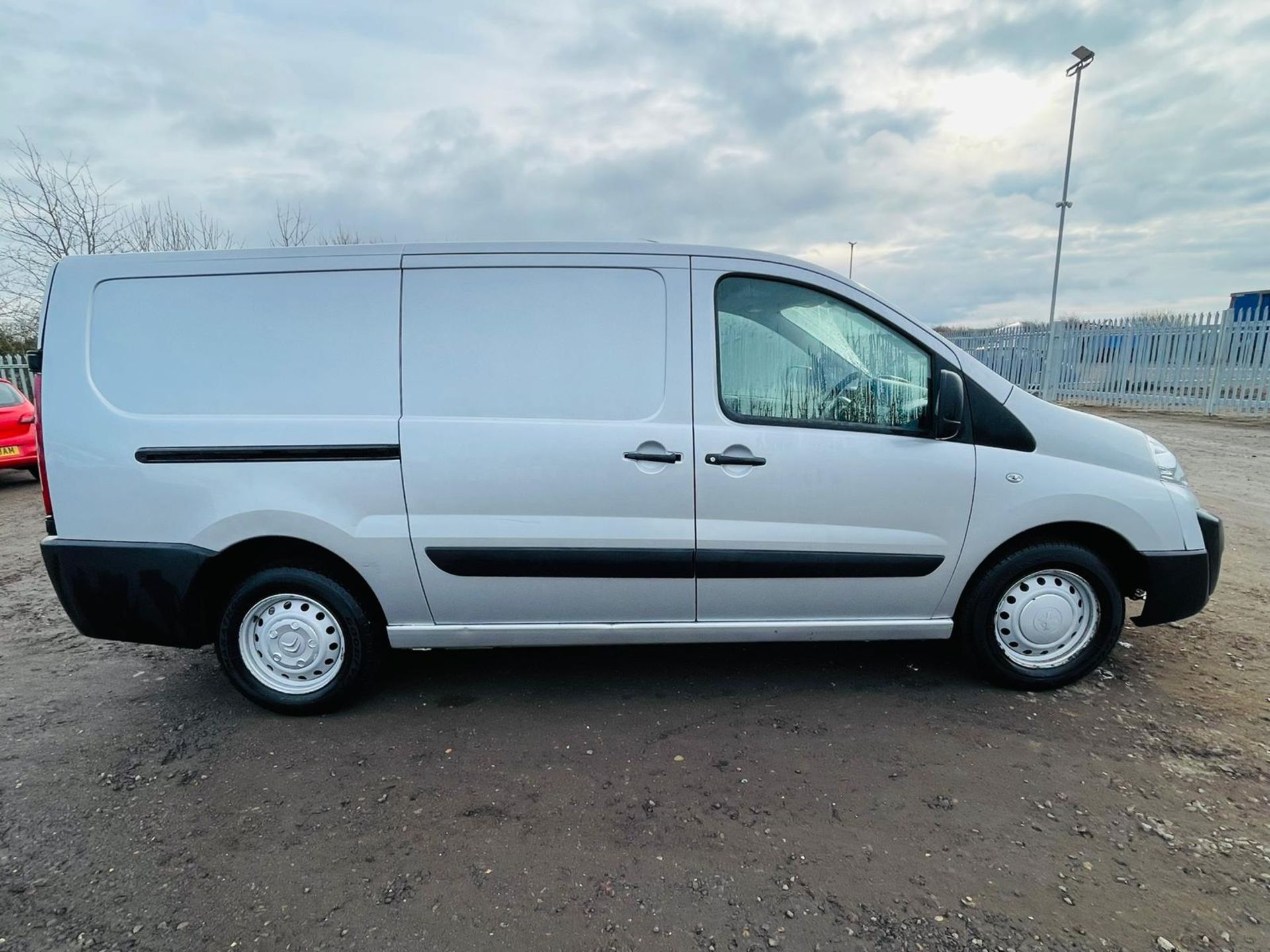 ** ON SALE ** Citreon Dispatch 2.0 HDI 125 1200 LCV L2 H1 2015 '15 Reg' Air Con - Panel Van- Silver - Image 13 of 22