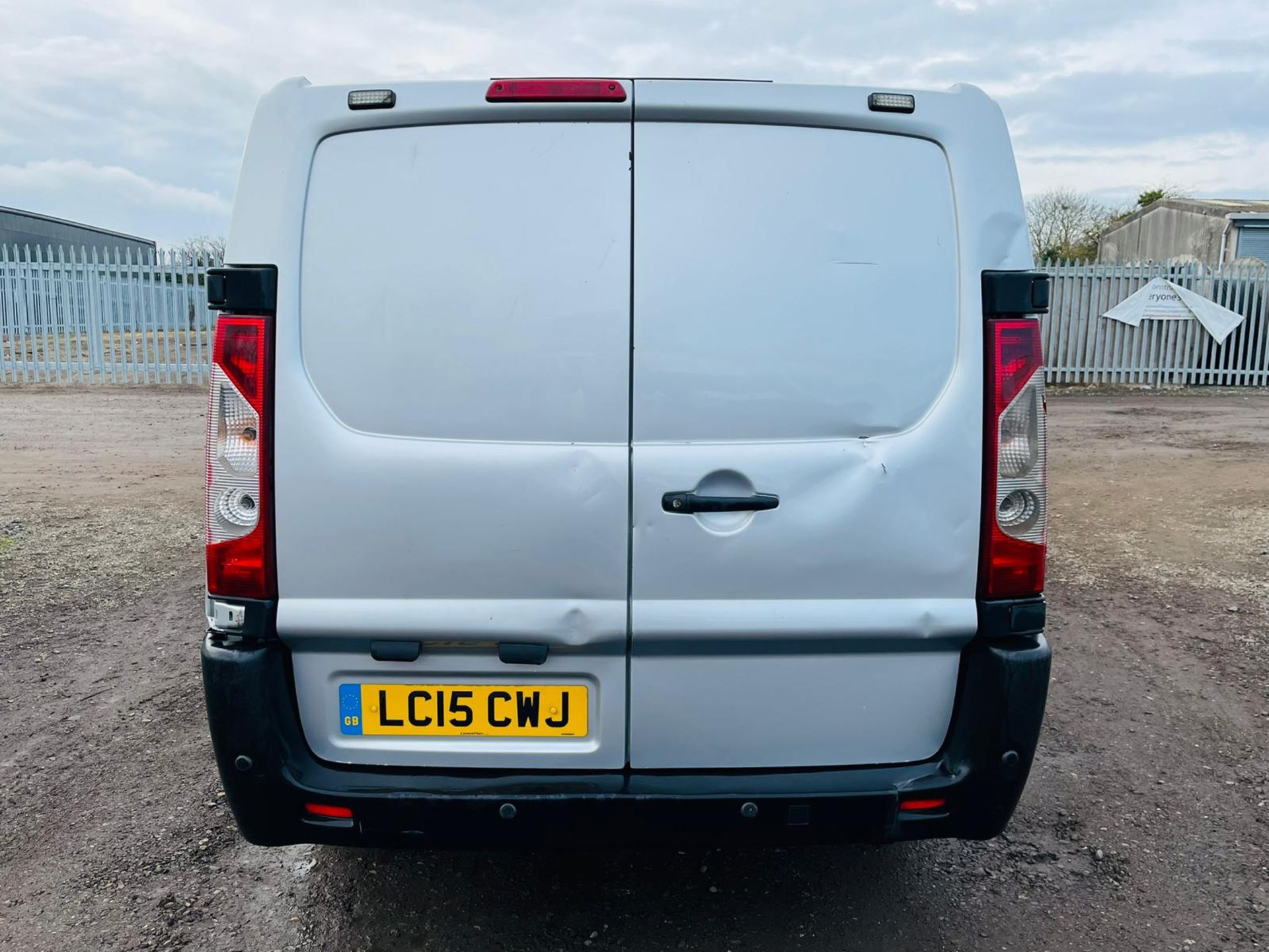 ** ON SALE ** Citreon Dispatch 2.0 HDI 125 1200 LCV L2 H1 2015 '15 Reg' Air Con - Panel Van- Silver - Image 10 of 22