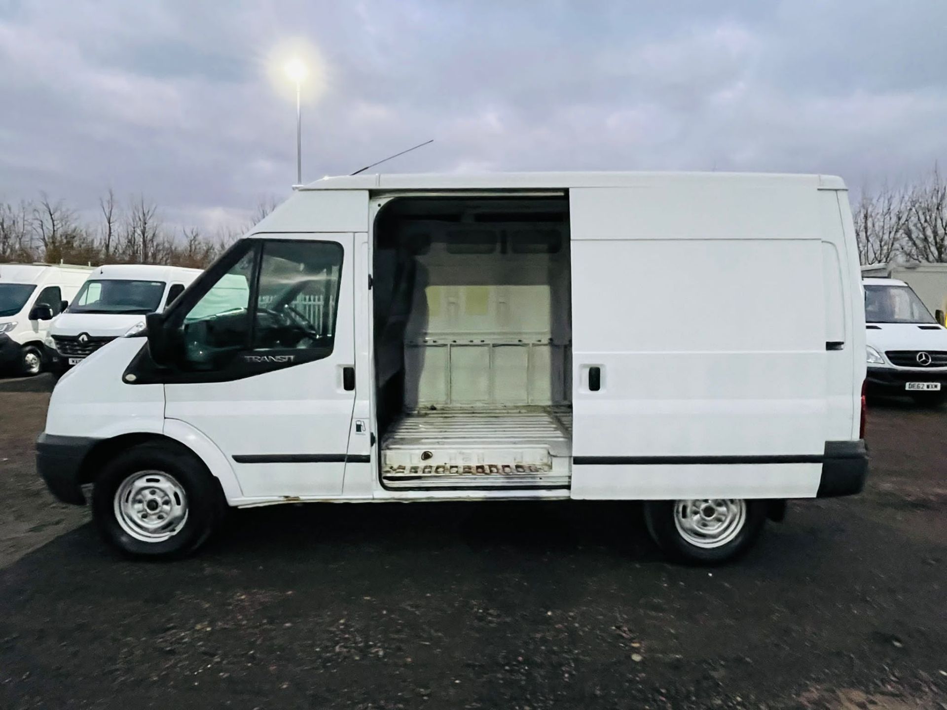 ** ON SALE ** Ford Transit 2.2 TDCI 125 T350 RWD L2 H2 2013 '63 Reg' - Panel Van - Image 5 of 16