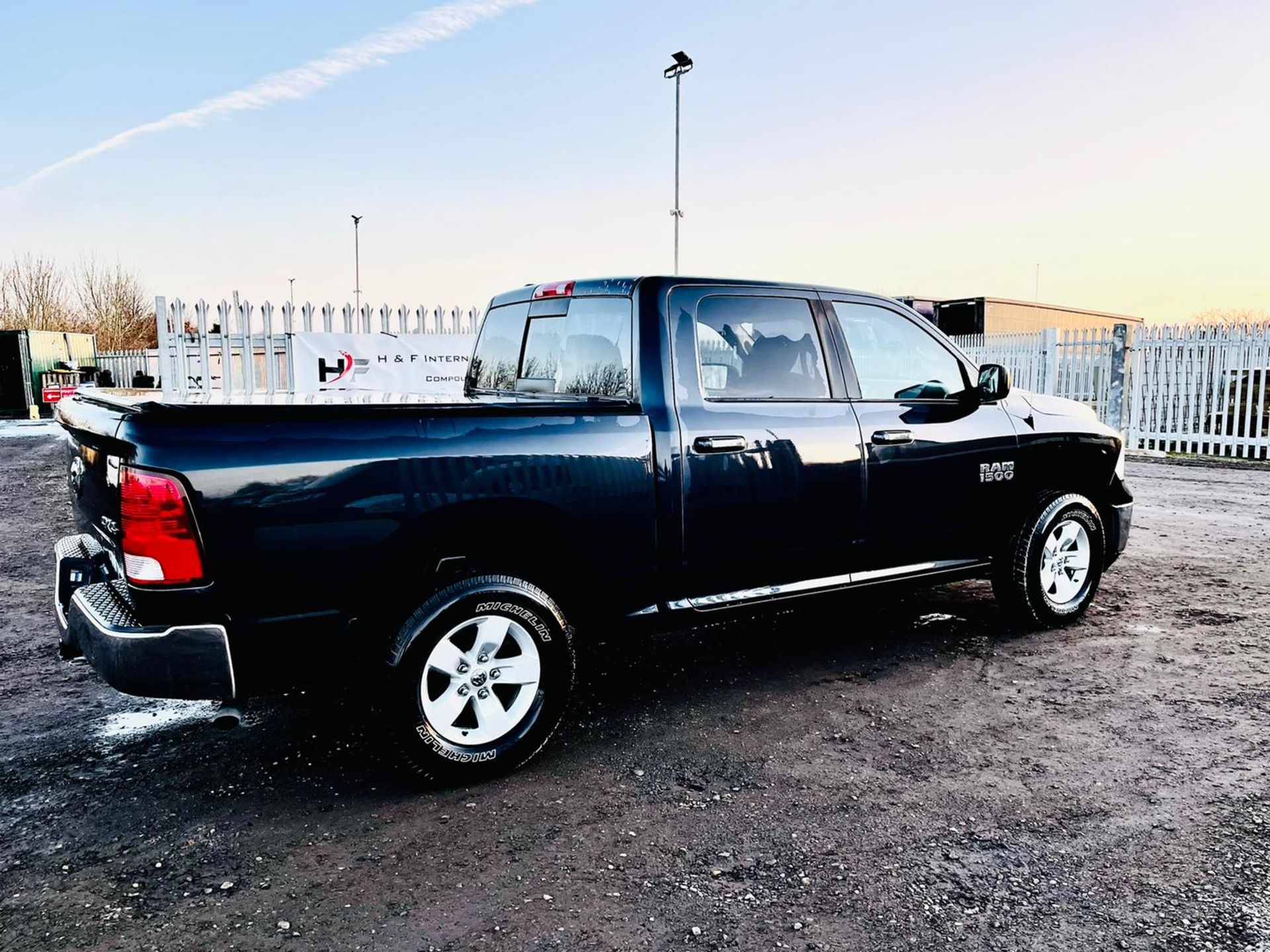 Dodge Ram 3.6L V6 1500 Crew Cab SLT ' 2015 Year ' A/C - 6 Seats - Chrome Package - Image 14 of 31